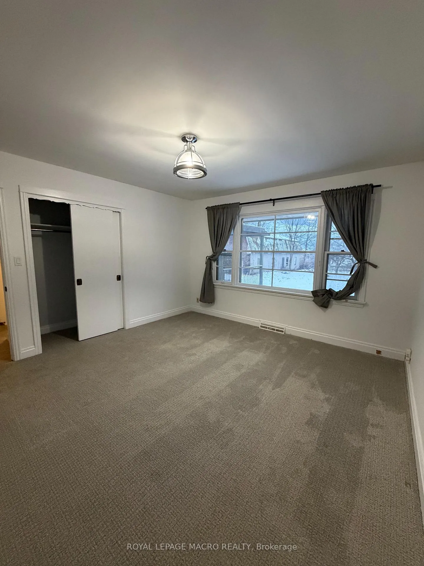 Photo 11 of 260 Main Street W, Grimsby, Grimsby West — HOMEH