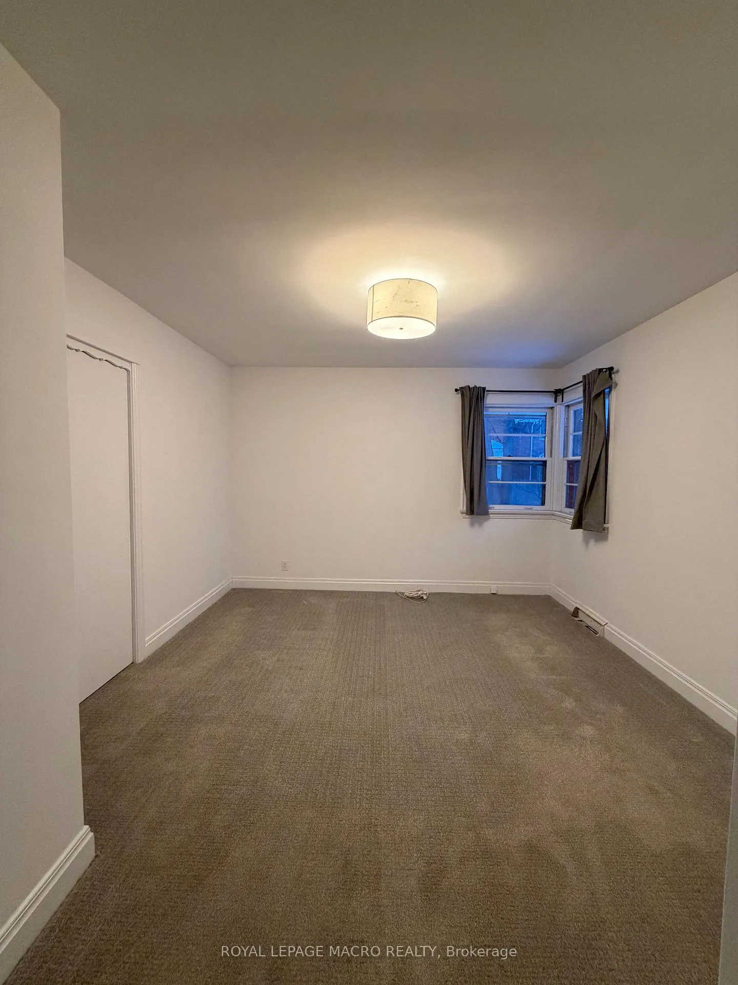 Photo 15 of 260 Main Street W, Grimsby, Grimsby West — HOMEH