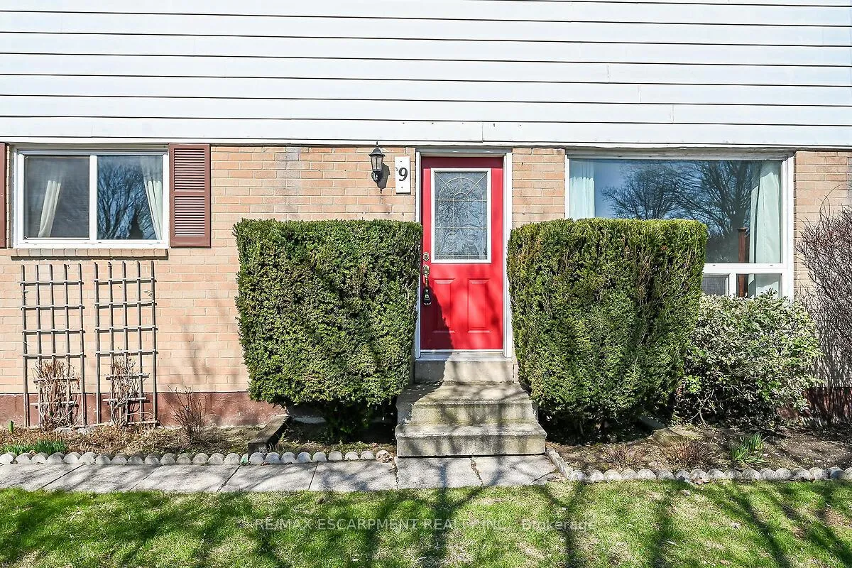 Photo 2 of 9 Mellenby Street, Hamilton, Stoney Creek Mountain — HOMEH