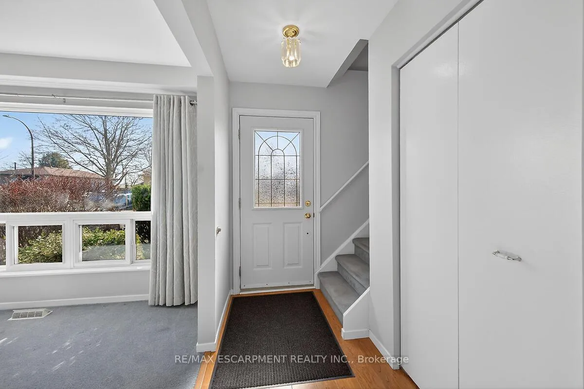 Photo 3 of 9 Mellenby Street, Hamilton, Stoney Creek Mountain — HOMEH