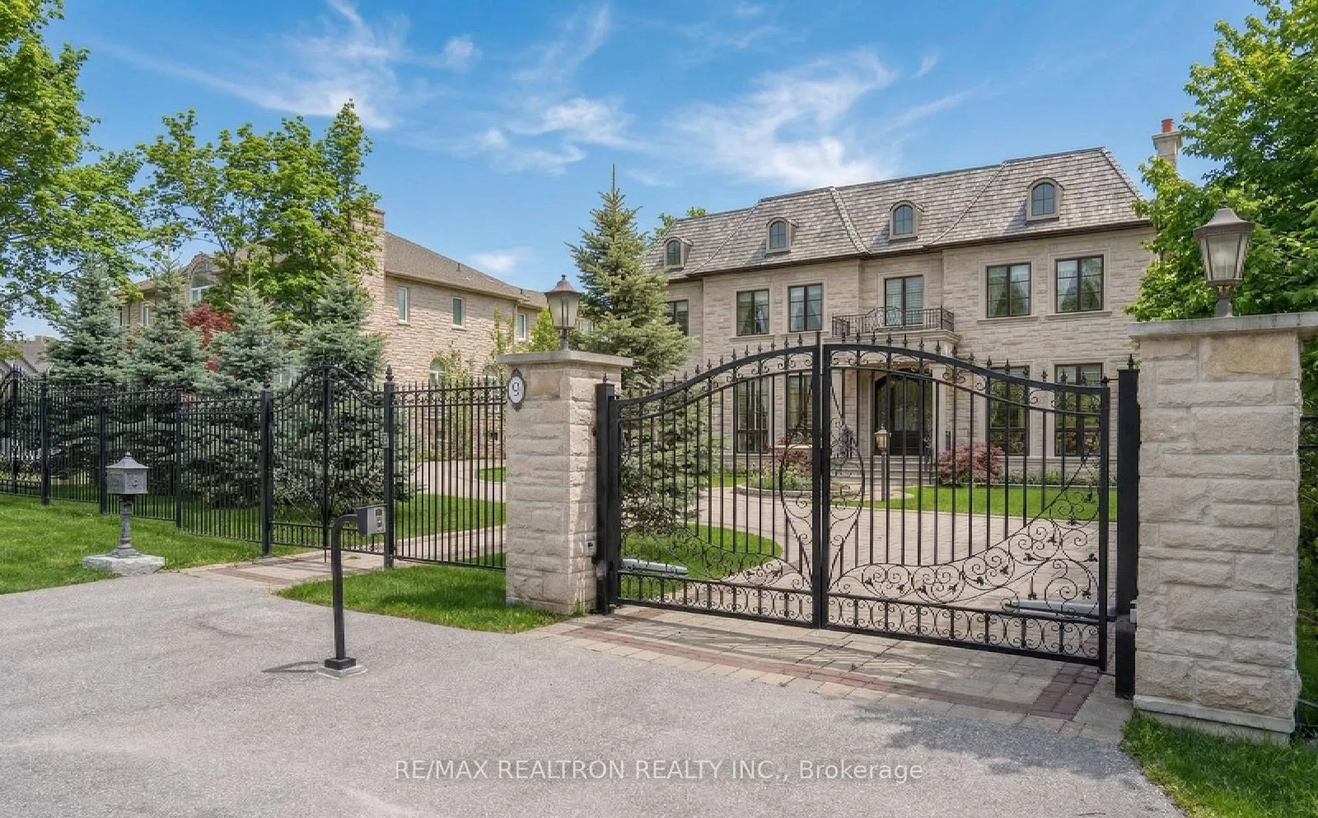 Photo 5 of 9 Thornbank Road, Vaughan, Uplands — HOMEH