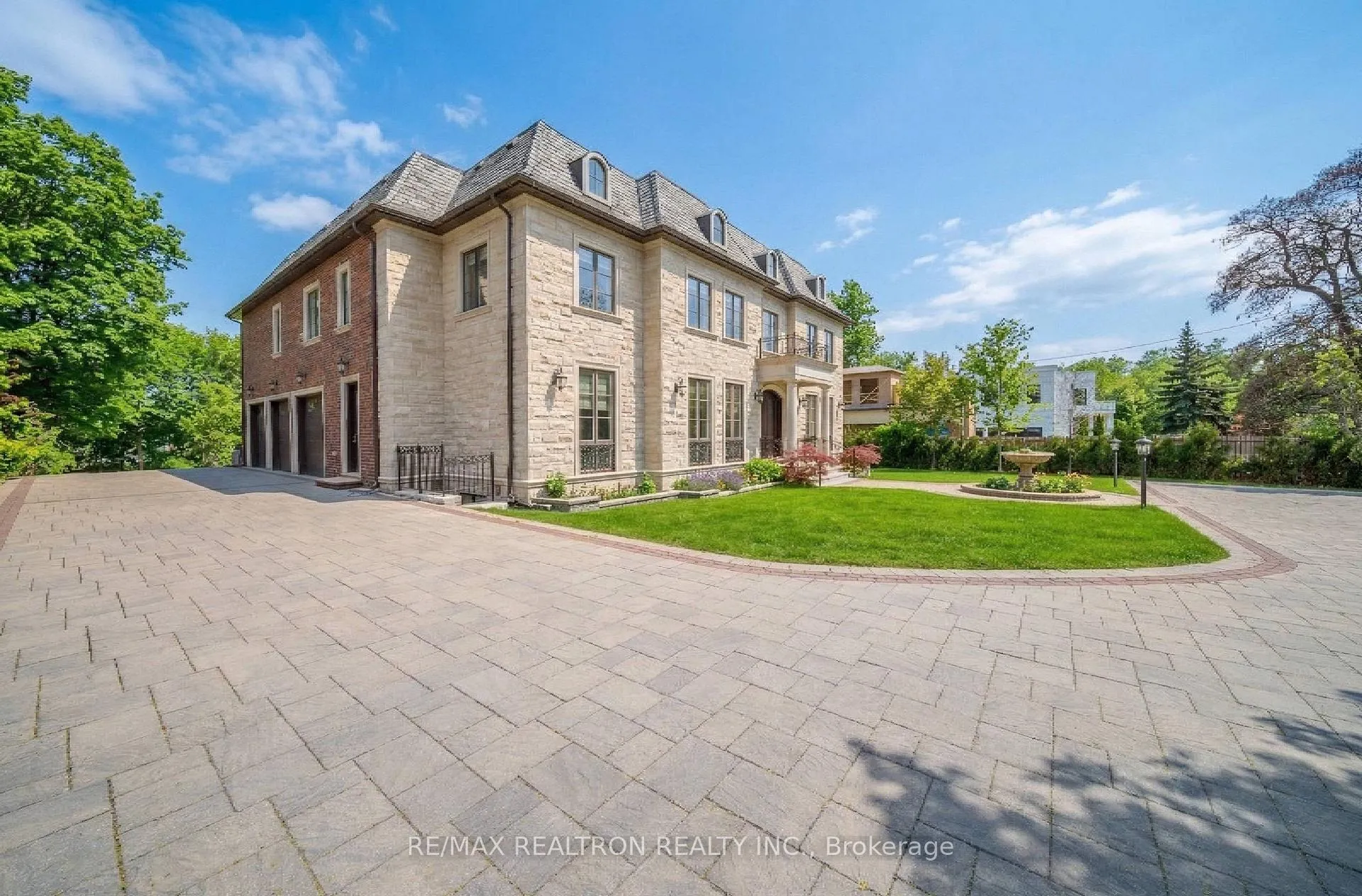 Photo 7 of 9 Thornbank Road, Vaughan, Uplands — HOMEH