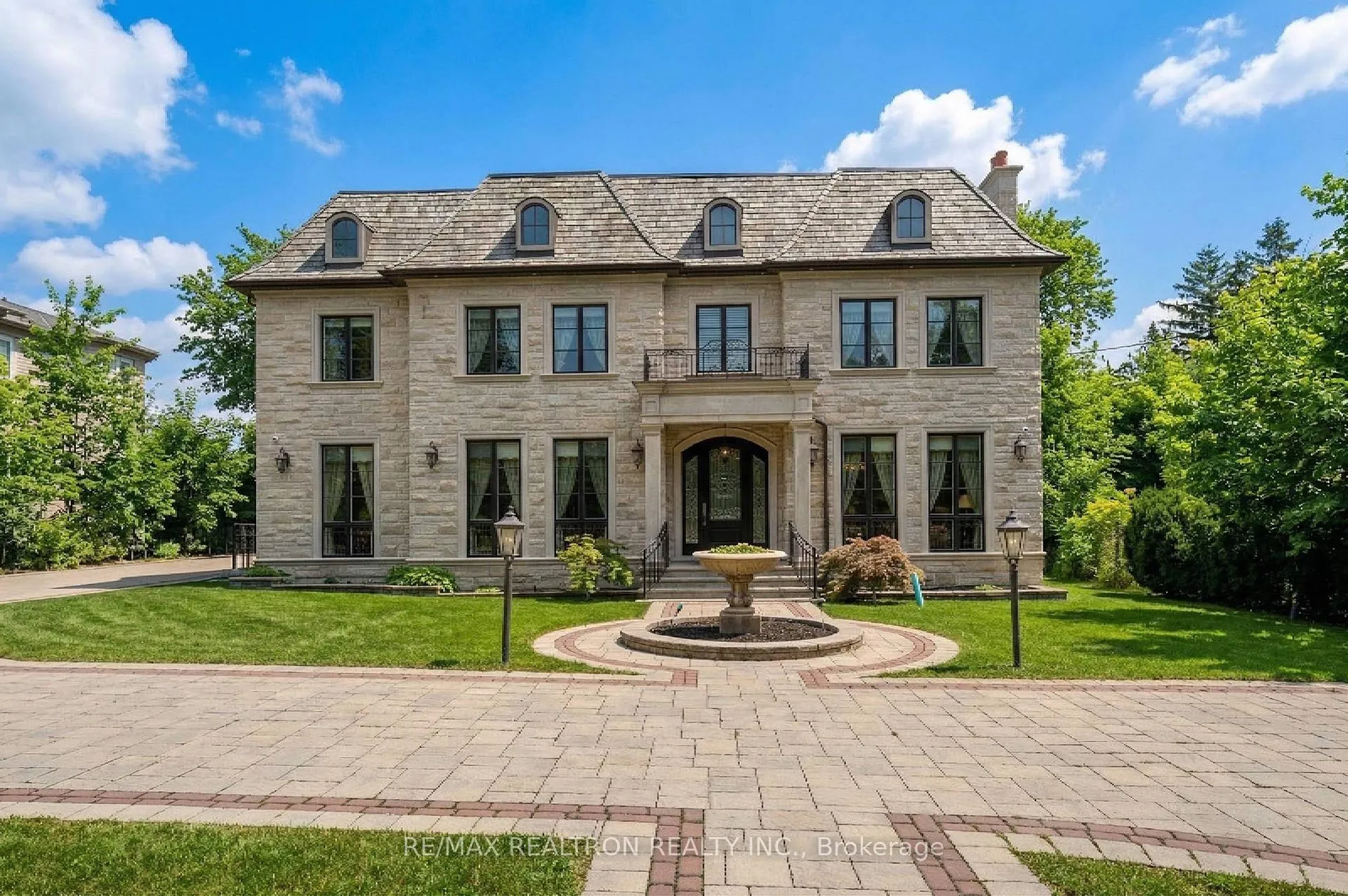 Photo 8 of 9 Thornbank Road, Vaughan, Uplands — HOMEH