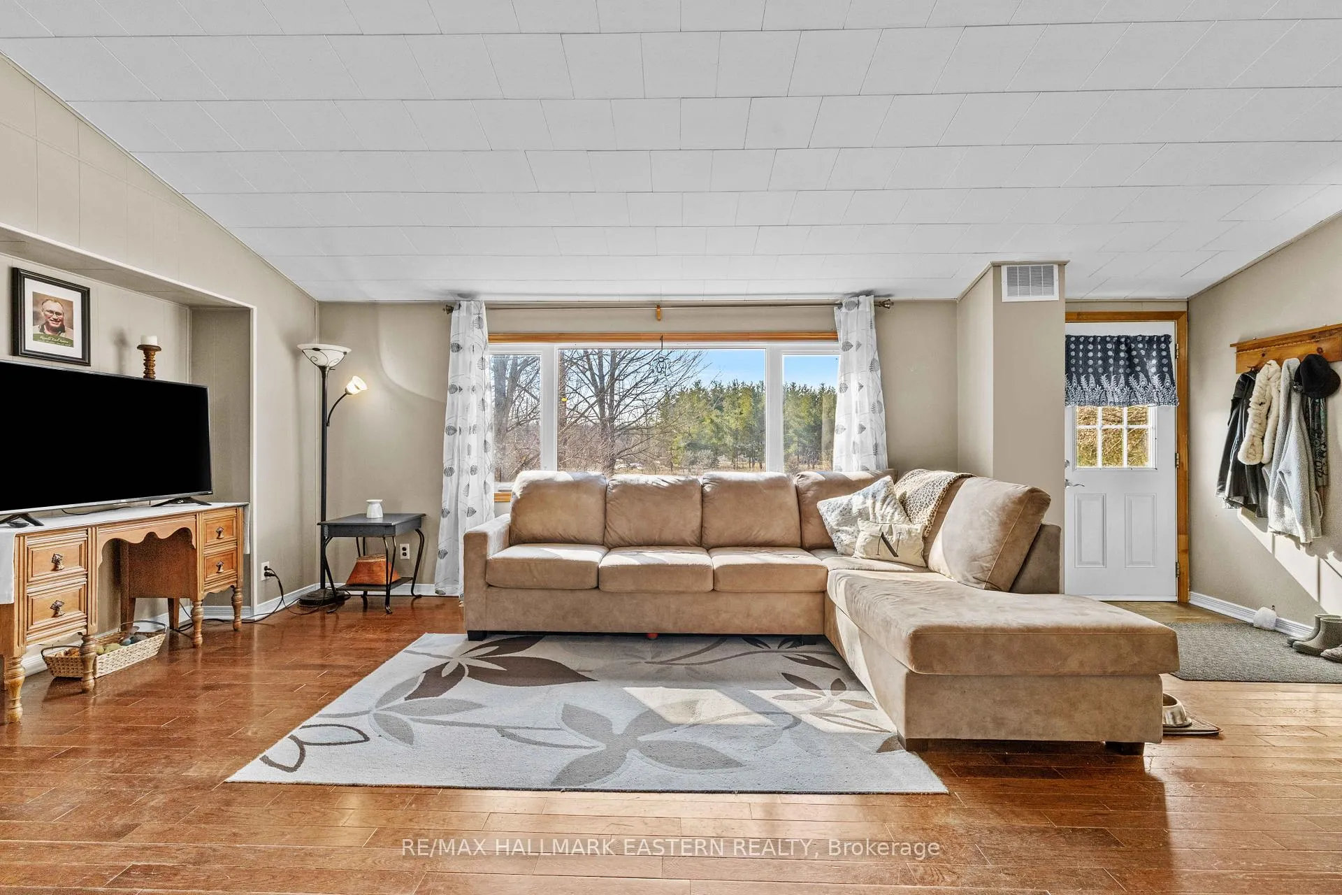Photo 8 of 700 Golf Course Road, Douro-Dummer — HOMEH