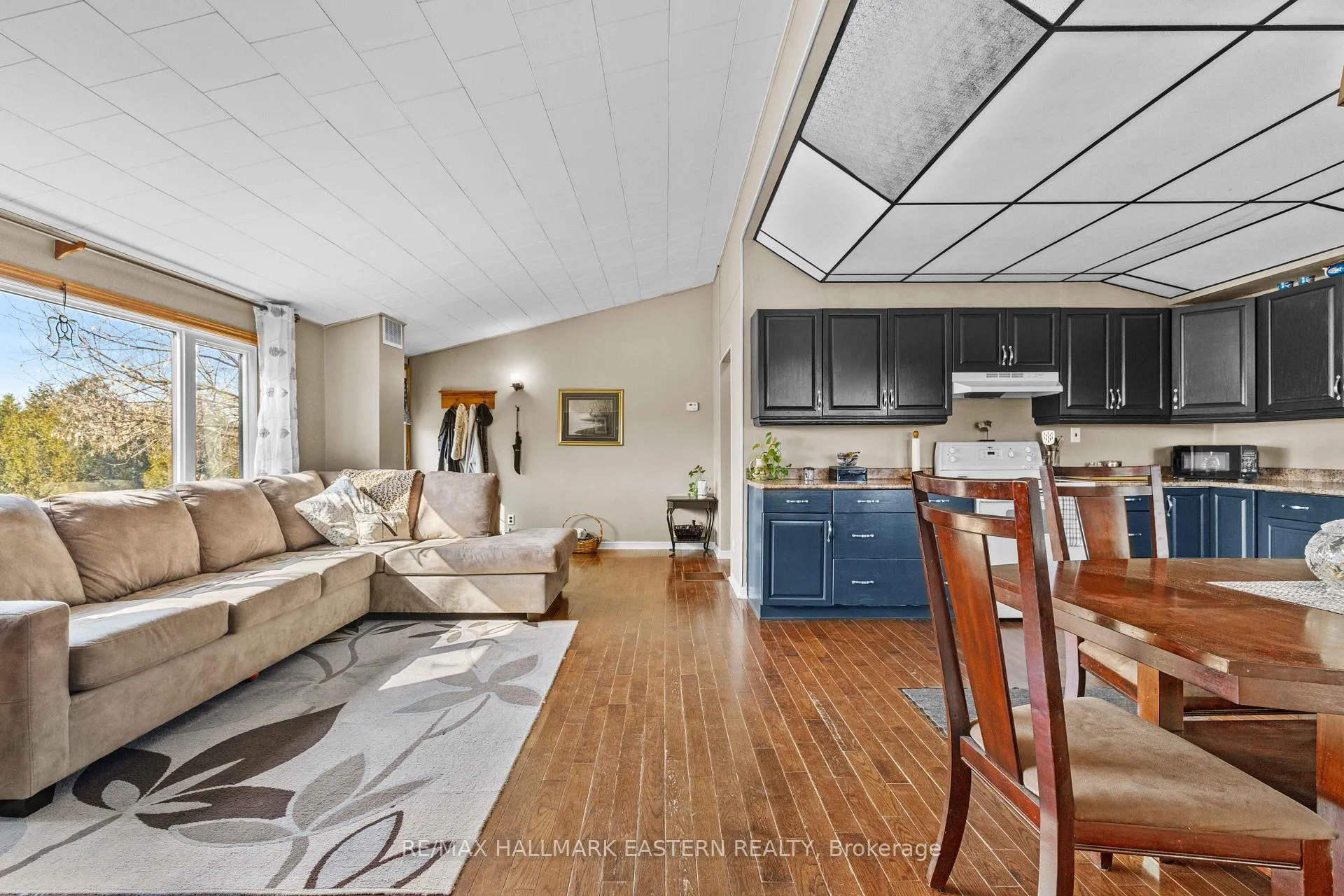 Photo 9 of 700 Golf Course Road, Douro-Dummer — HOMEH
