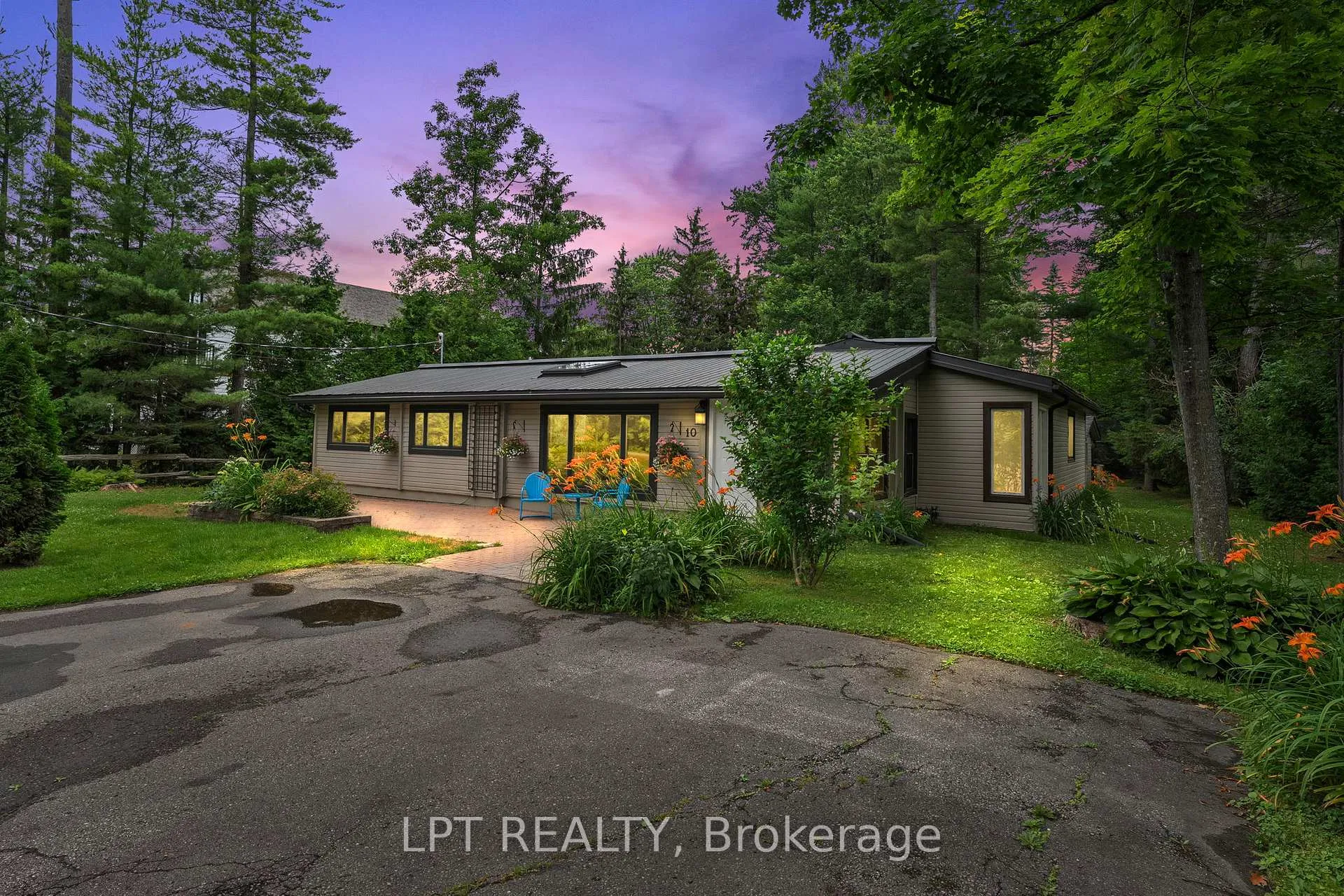 Photo 1 of 10 Maplewood Lane, Georgina, Sutton & Jackson's Point — HOMEH