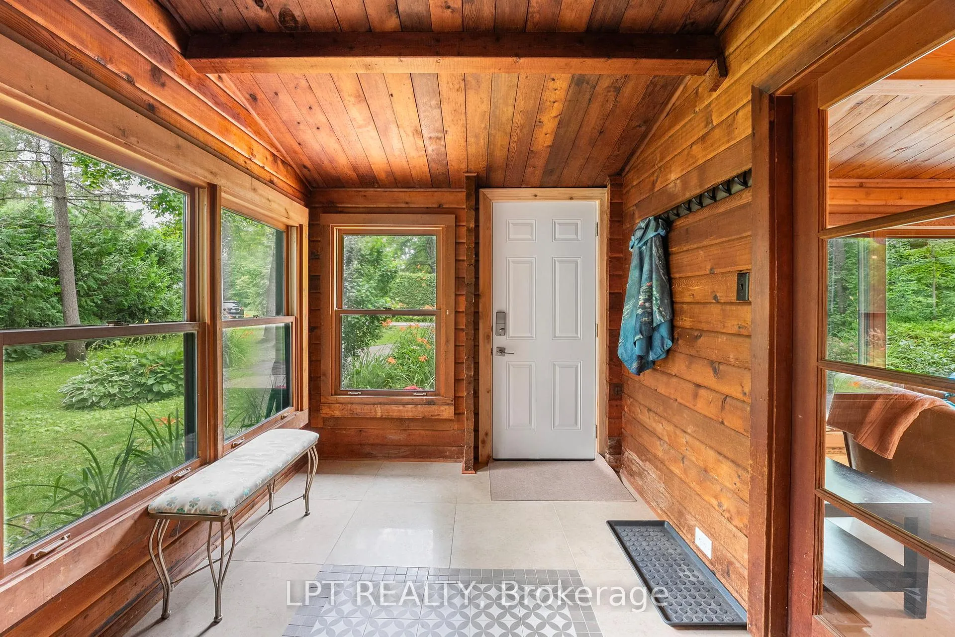 Photo 8 of 10 Maplewood Lane, Georgina, Sutton & Jackson's Point — HOMEH