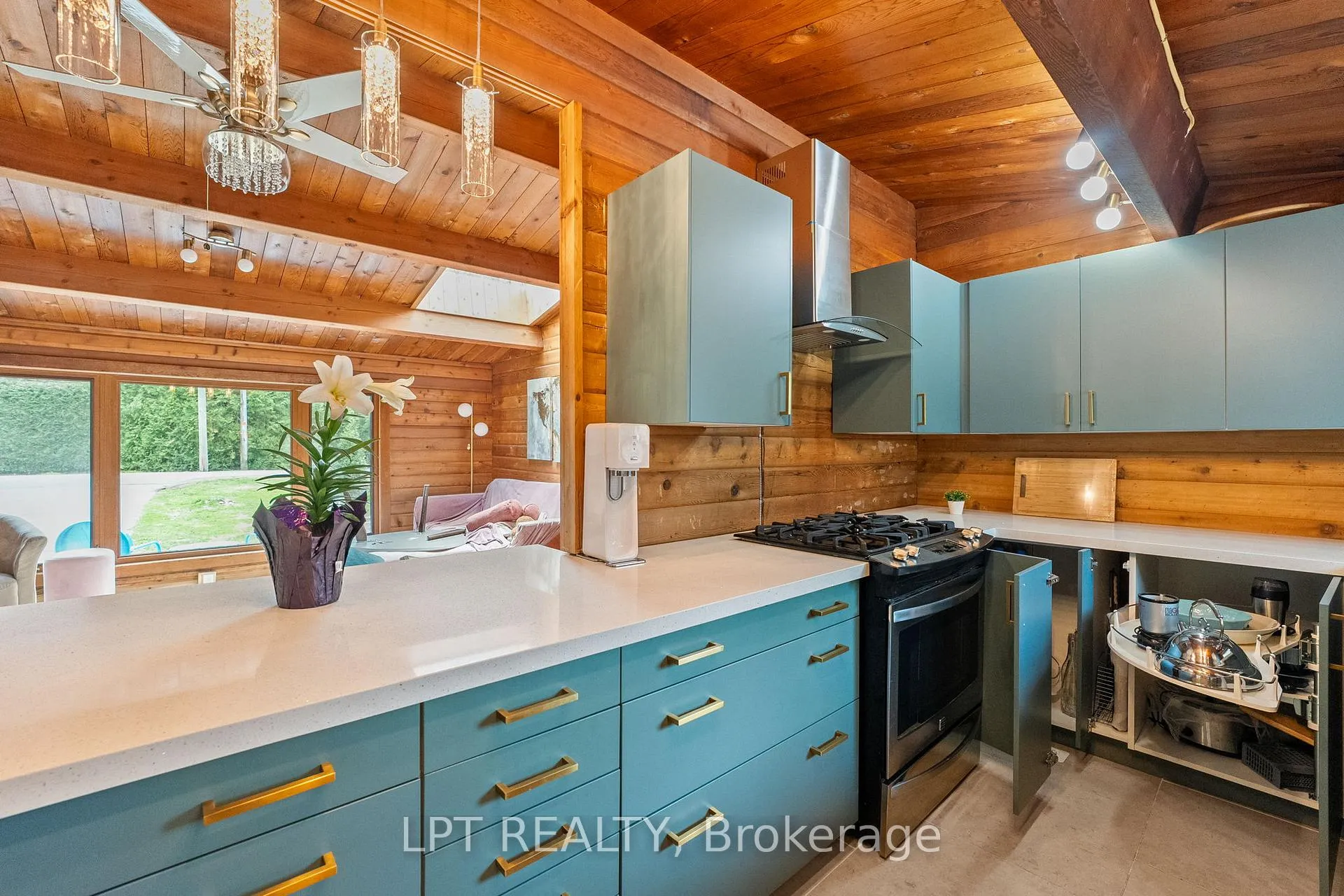 Photo 16 of 10 Maplewood Lane, Georgina, Sutton & Jackson's Point — HOMEH