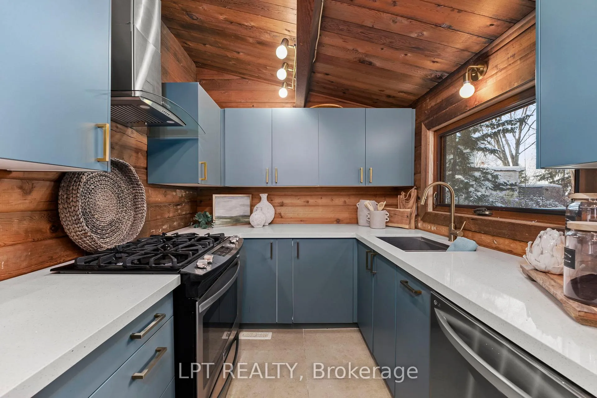 Photo 18 of 10 Maplewood Lane, Georgina, Sutton & Jackson's Point — HOMEH
