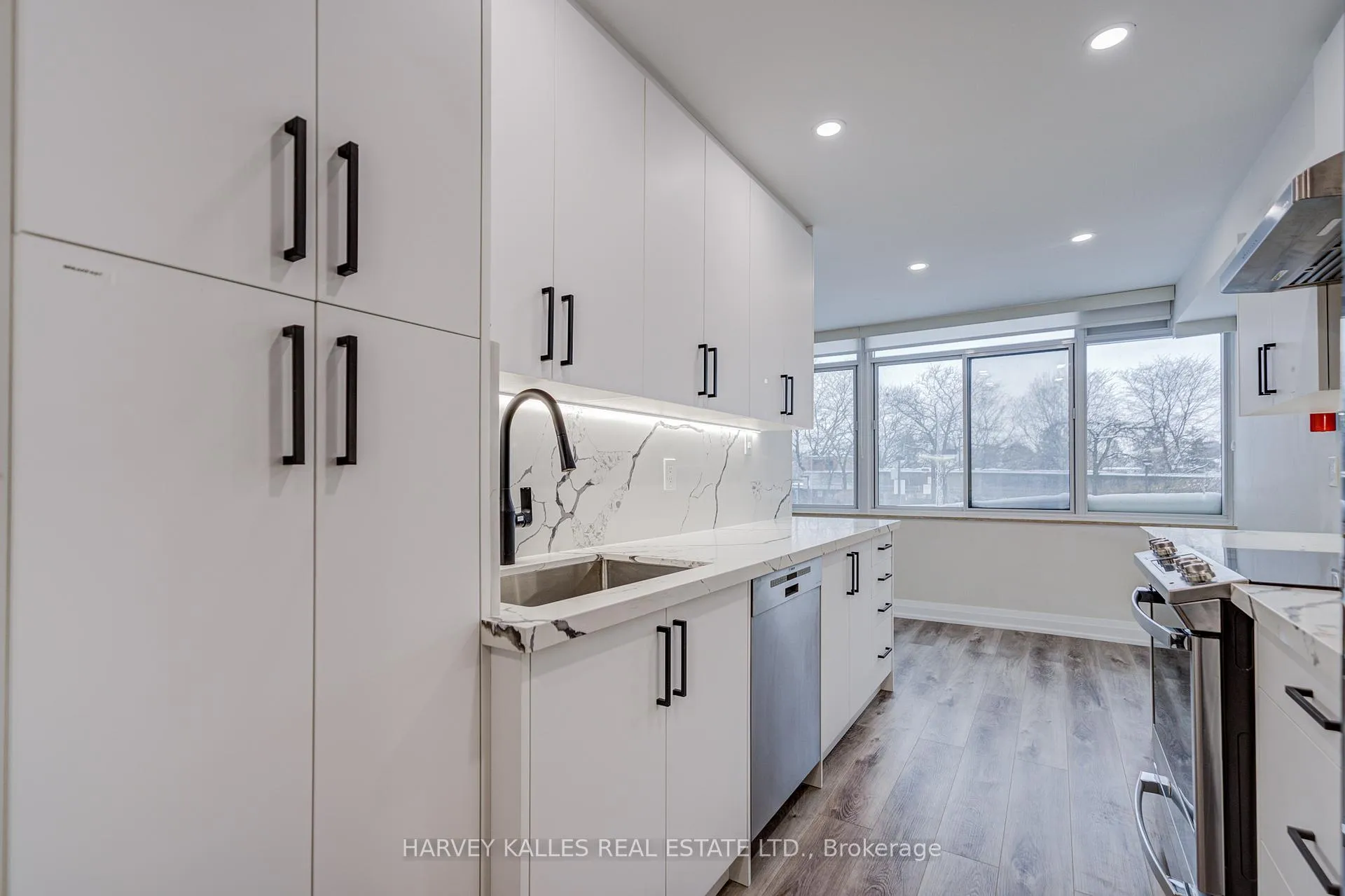 Photo 1 of Unit 109, 3000 Bathurst Street, Toronto, Englemount-Lawrence — HOMEH