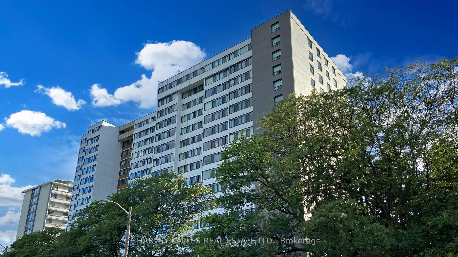 Photo 2 of Unit 109, 3000 Bathurst Street, Toronto, Englemount-Lawrence — HOMEH