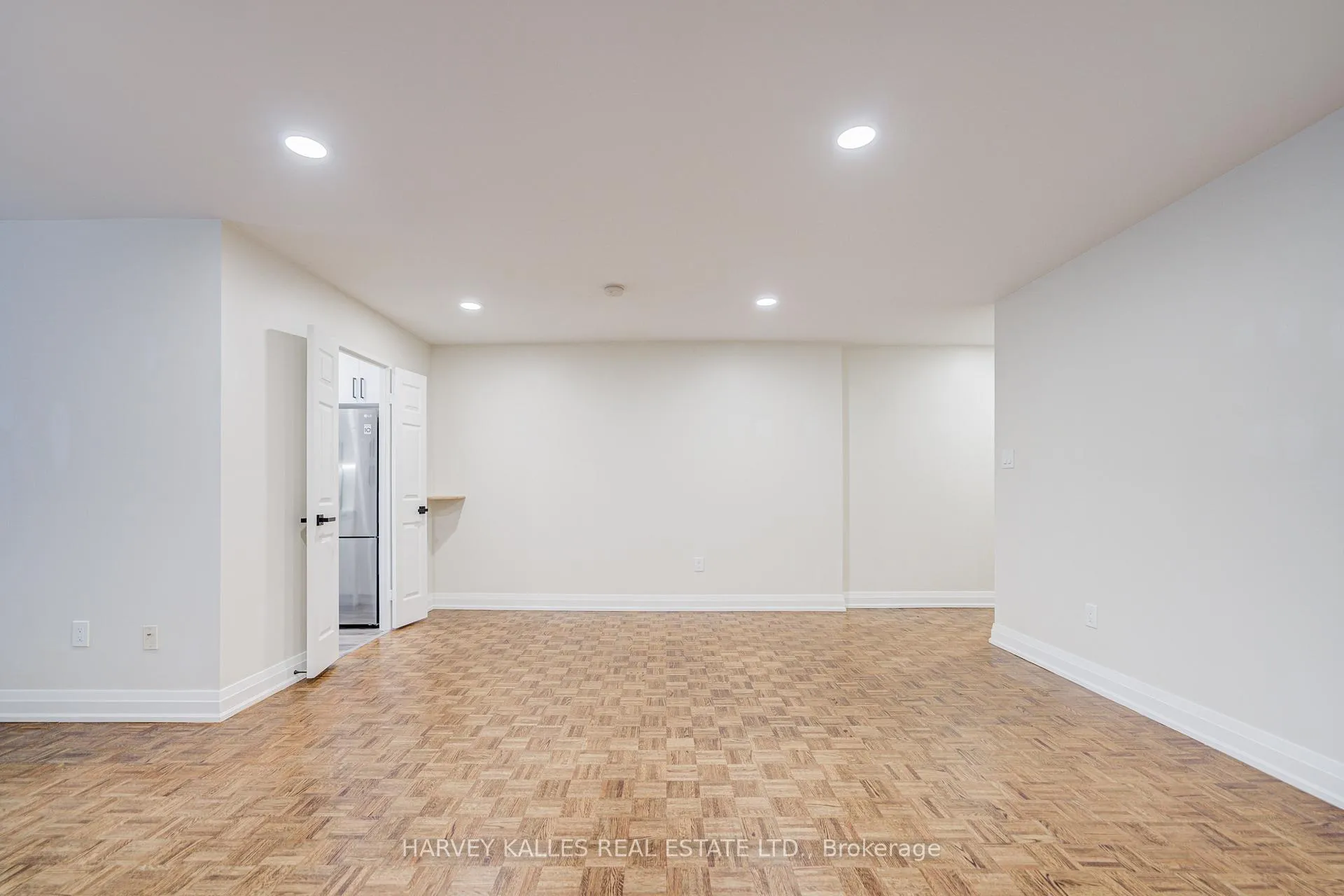 Photo 5 of Unit 109, 3000 Bathurst Street, Toronto, Englemount-Lawrence — HOMEH
