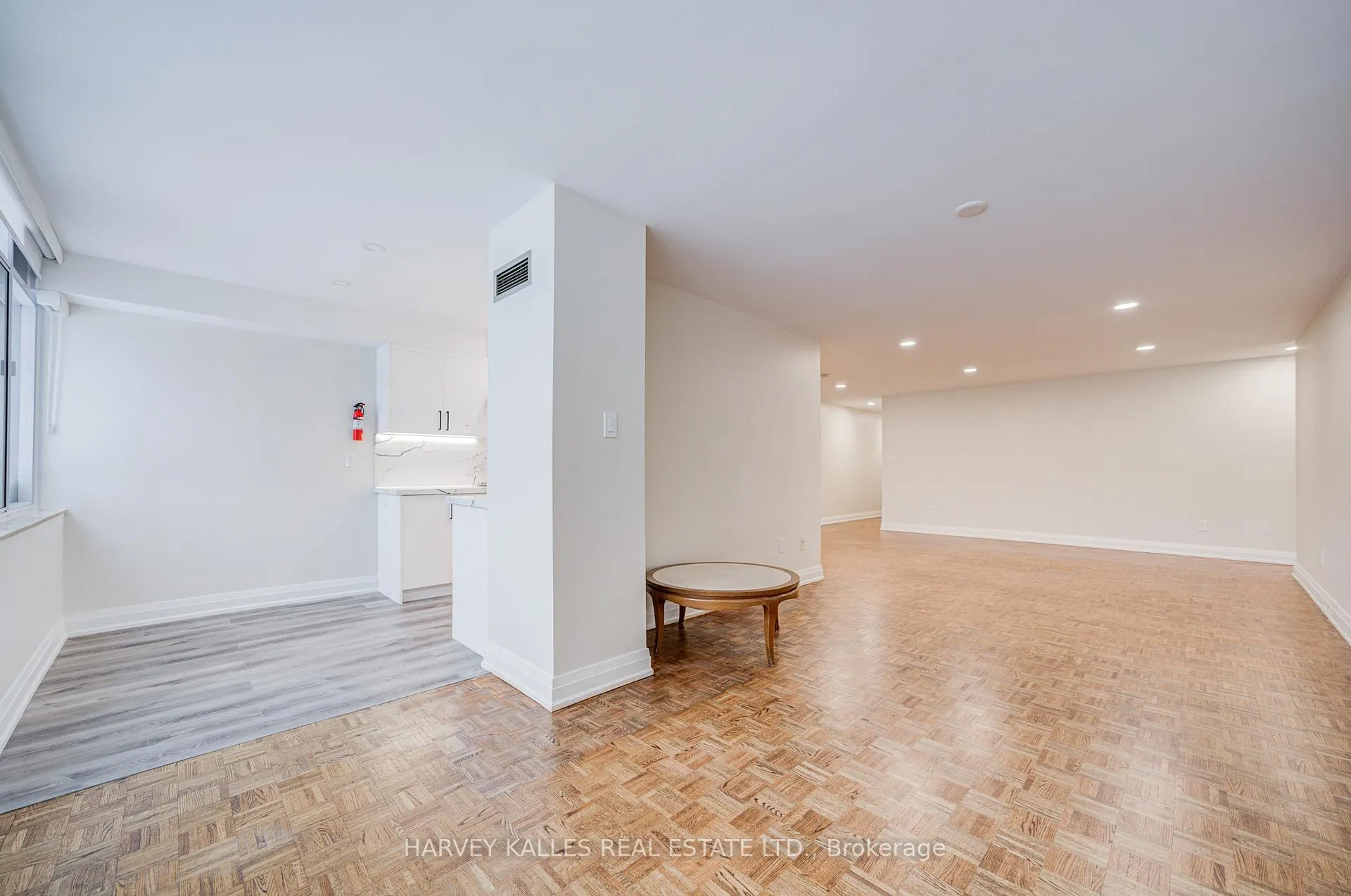 Photo 10 of Unit 109, 3000 Bathurst Street, Toronto, Englemount-Lawrence — HOMEH