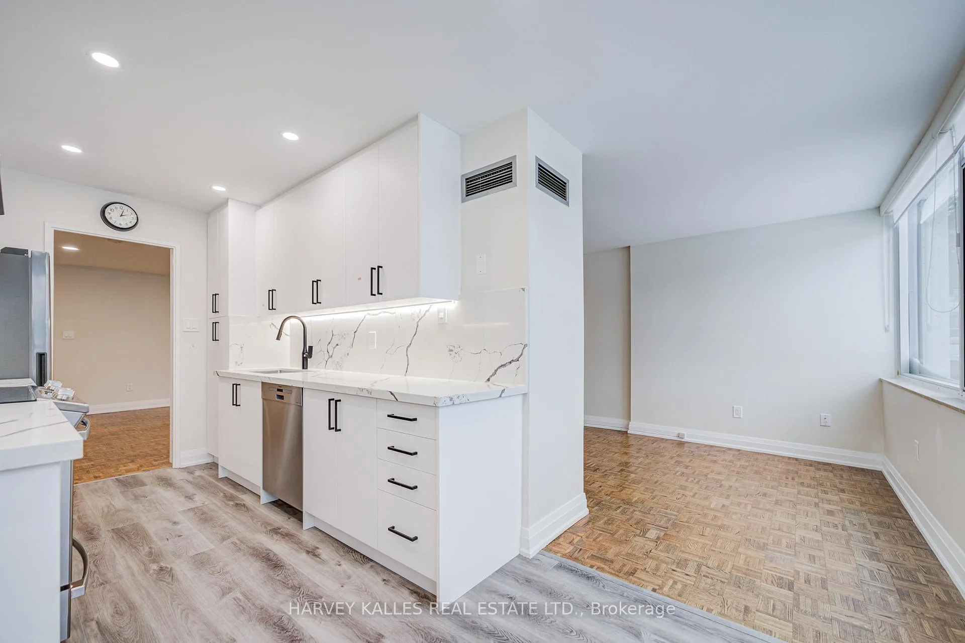 Photo 14 of Unit 109, 3000 Bathurst Street, Toronto, Englemount-Lawrence — HOMEH