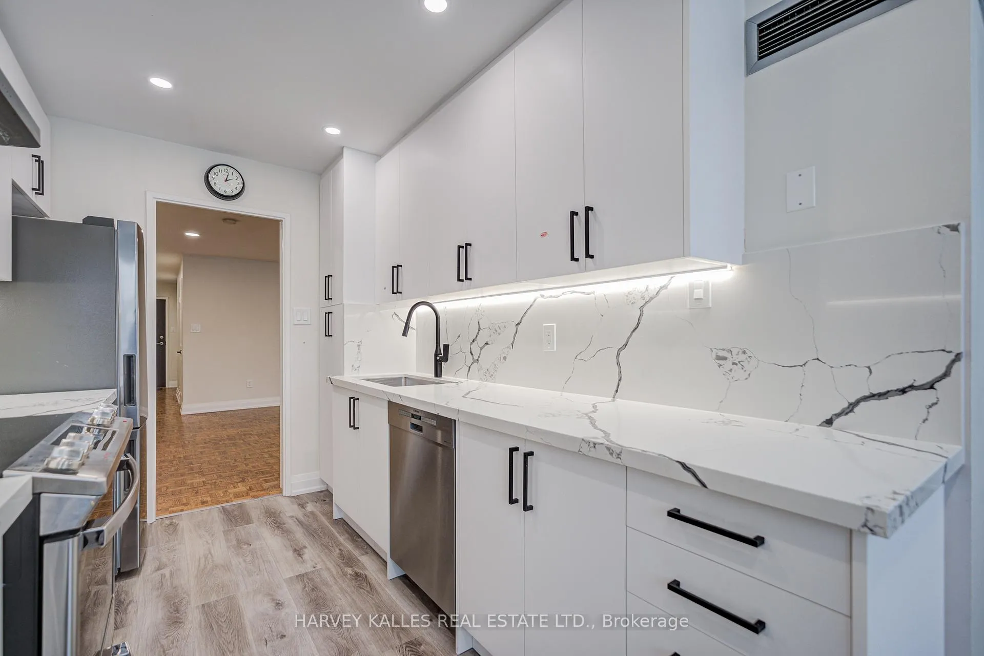 Photo 17 of Unit 109, 3000 Bathurst Street, Toronto, Englemount-Lawrence — HOMEH