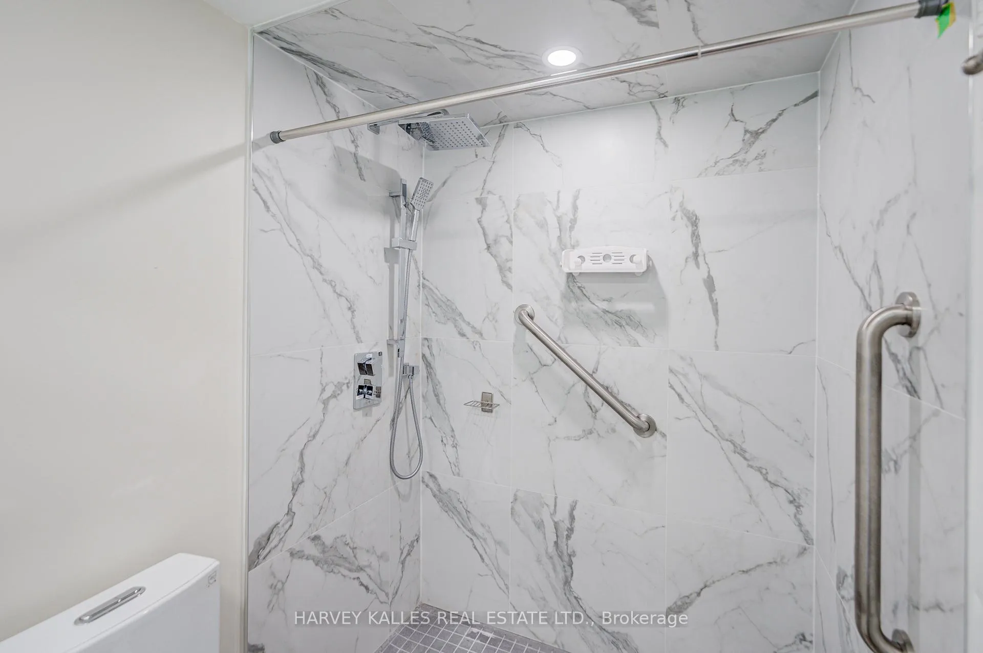 Photo 27 of Unit 109, 3000 Bathurst Street, Toronto, Englemount-Lawrence — HOMEH