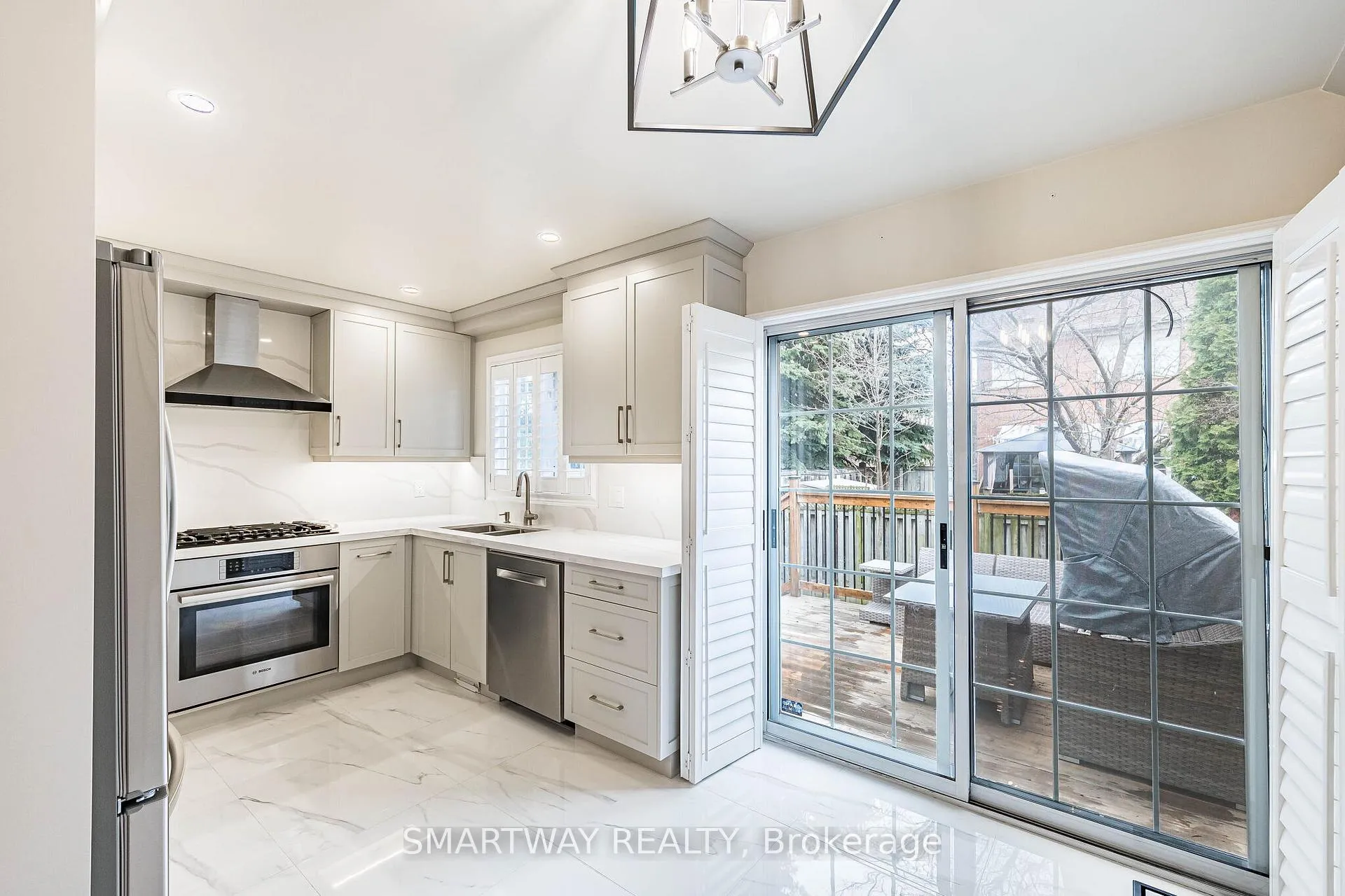Photo 12 of 41 Ronan Crescent, Vaughan, Sonoma Heights — HOMEH
