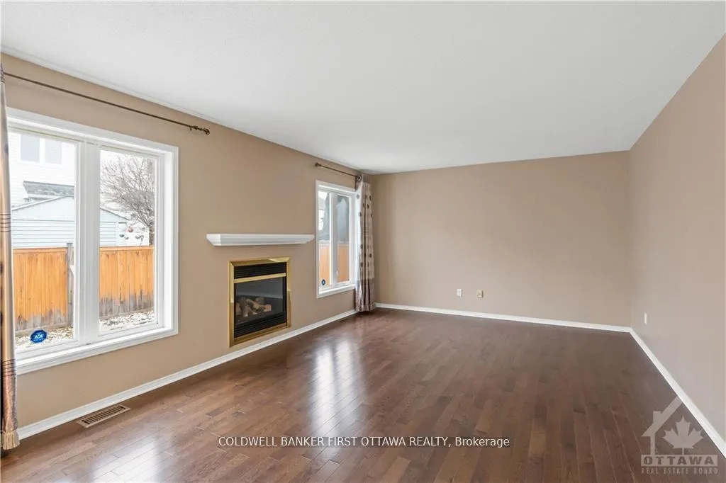 Photo 11 of 157 Annapolis Circle, Ottawa, Hunt Club — HOMEH