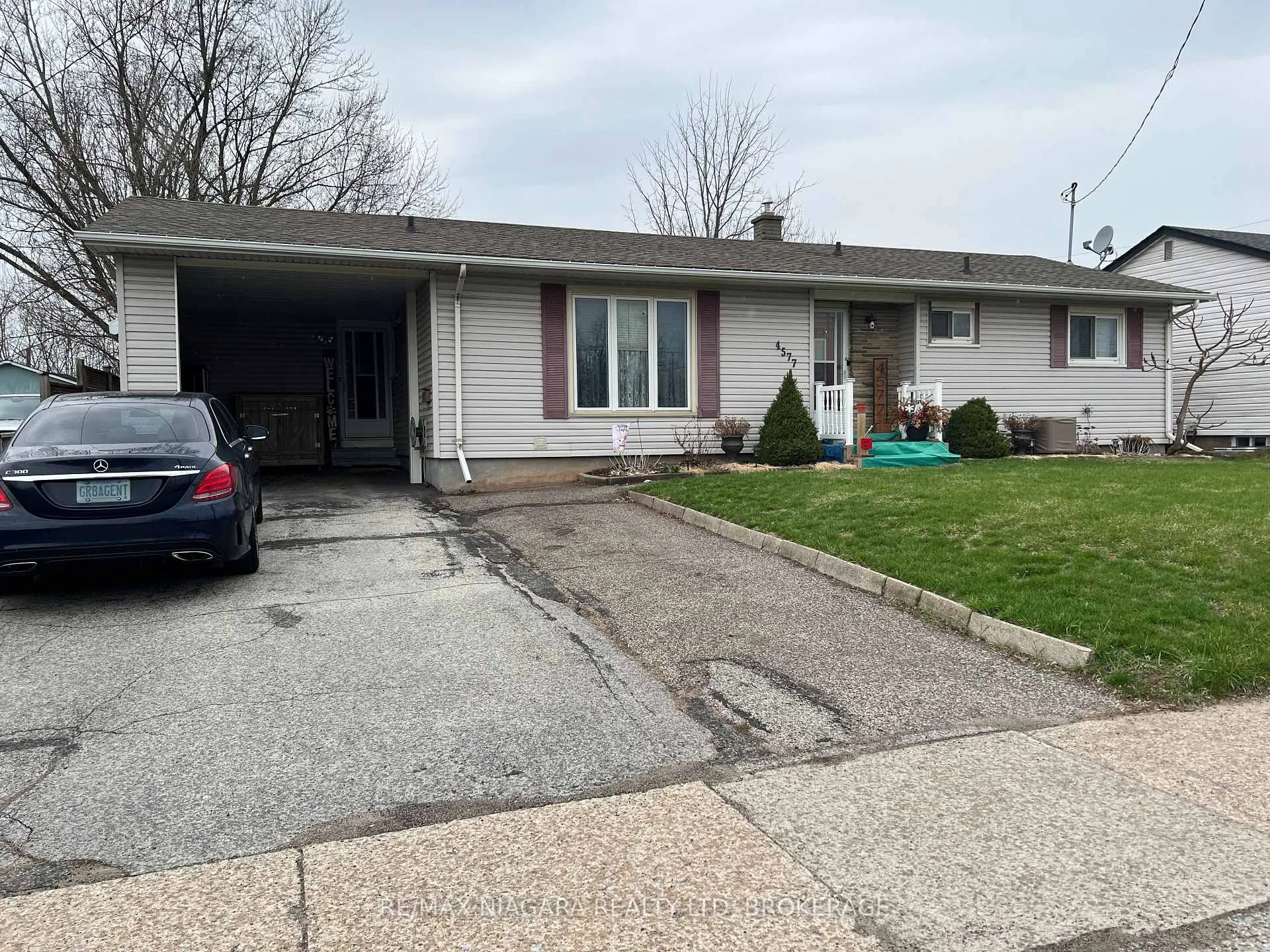 Front of 4577 Drummond Road