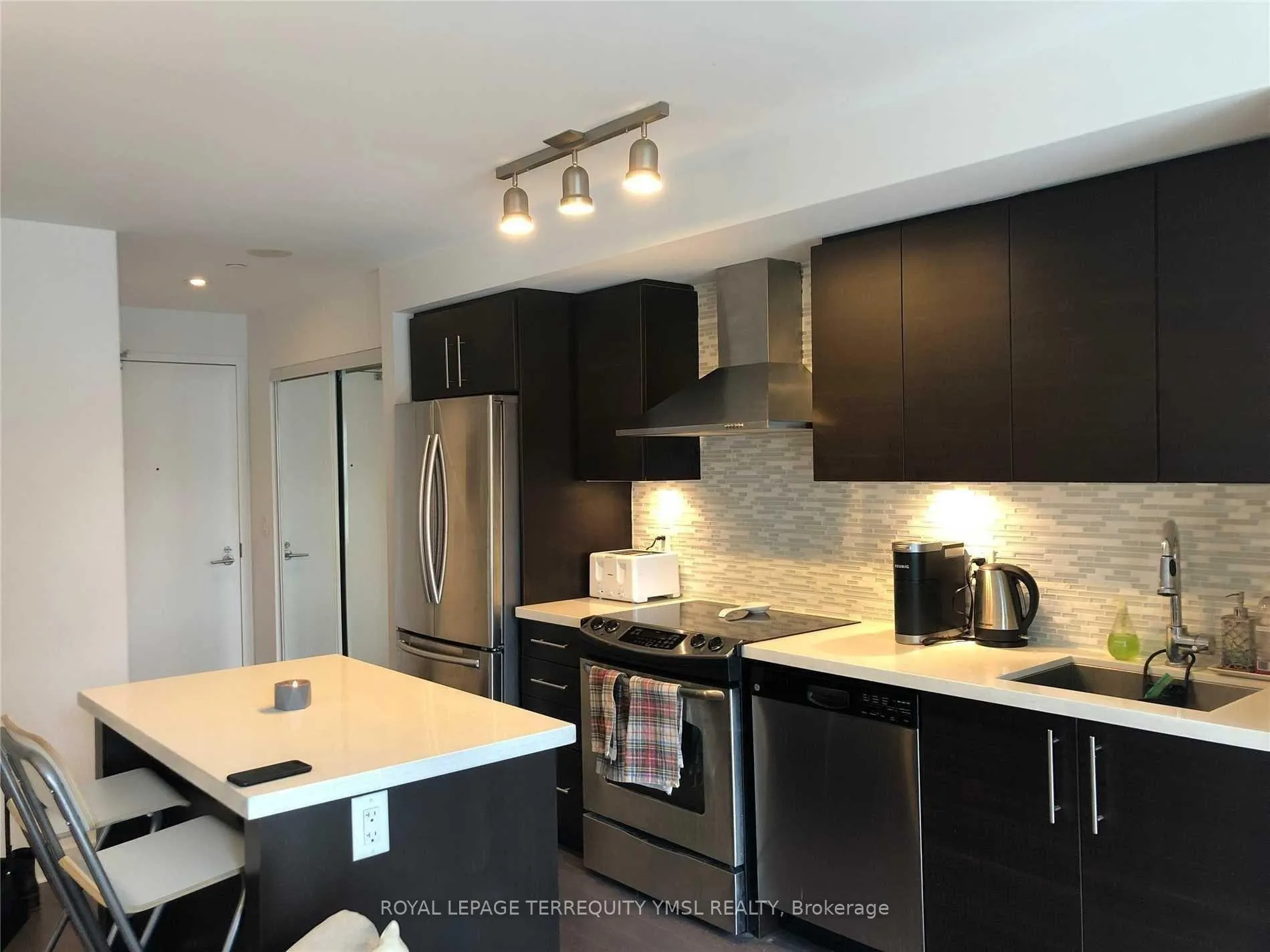 Photo 3 of Unit 411, 58 Orchard View Boulevard, Toronto, Yonge-Eglinton — HOMEH