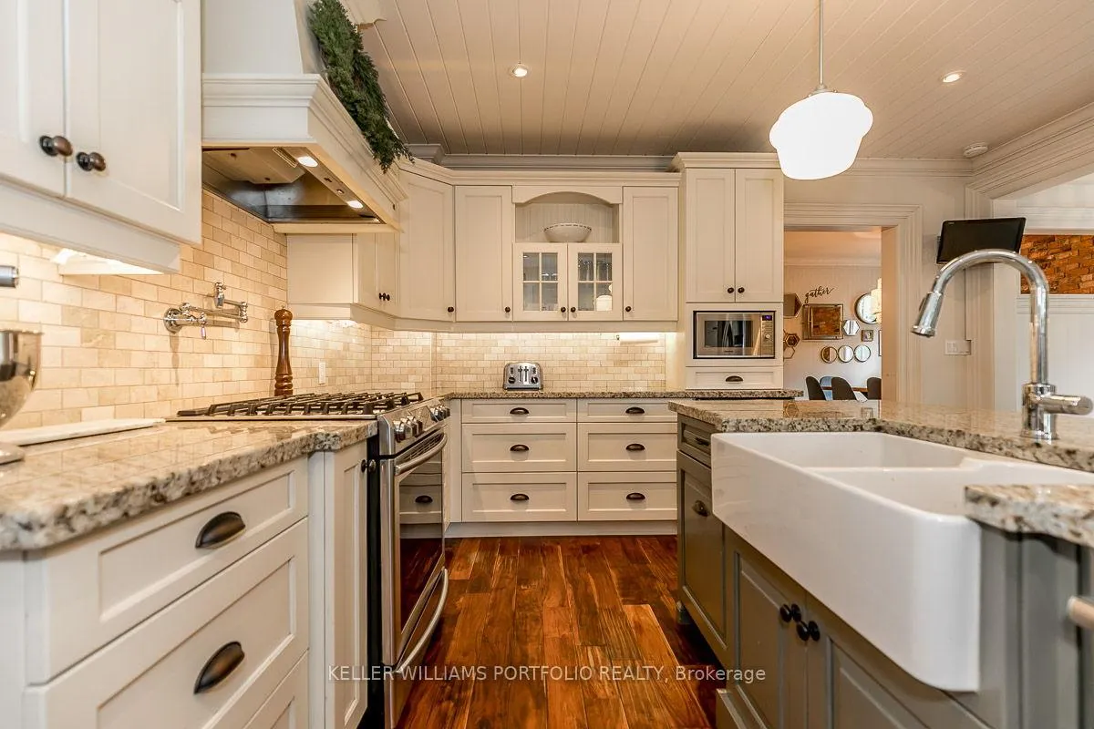 Photo 8 of 27 Catherine Avenue, Aurora, Aurora Village — HOMEH