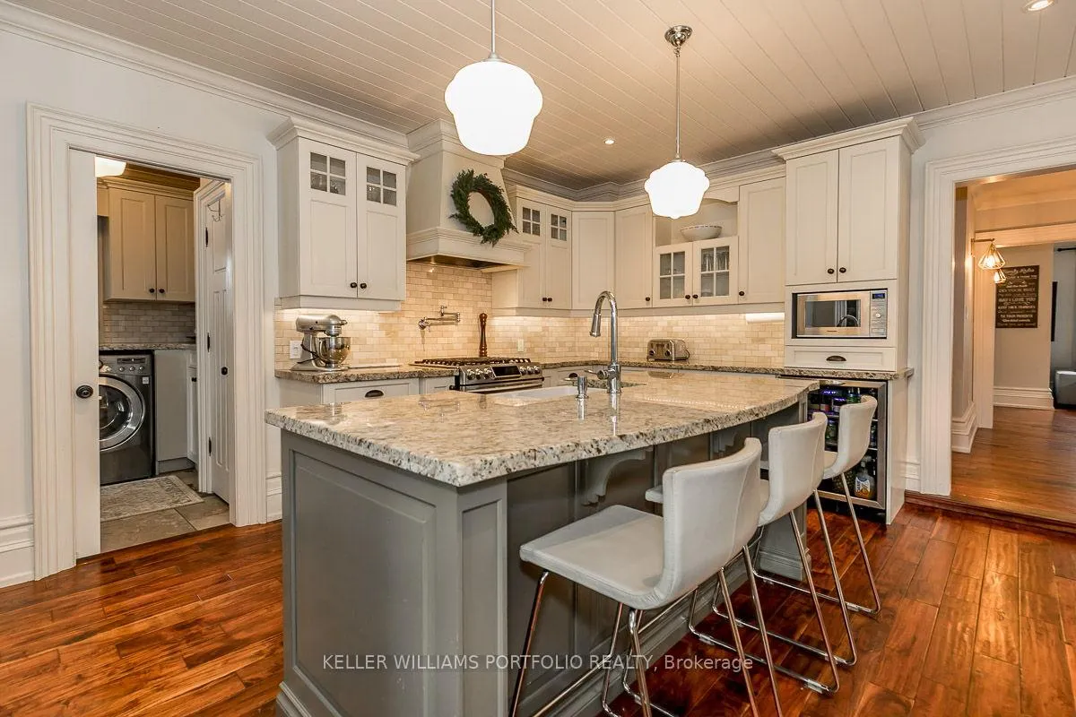 Photo 9 of 27 Catherine Avenue, Aurora, Aurora Village — HOMEH