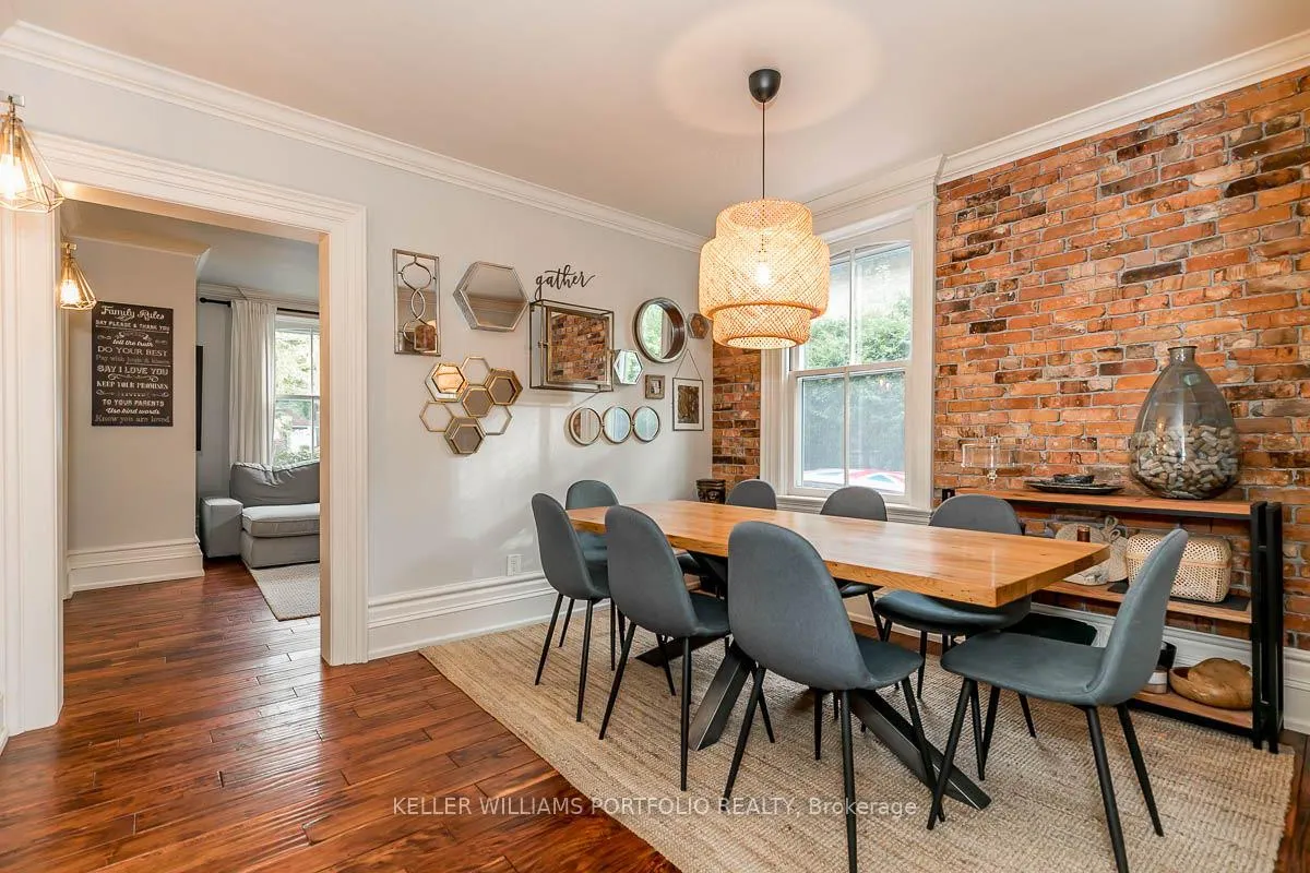 Photo 12 of 27 Catherine Avenue, Aurora, Aurora Village — HOMEH