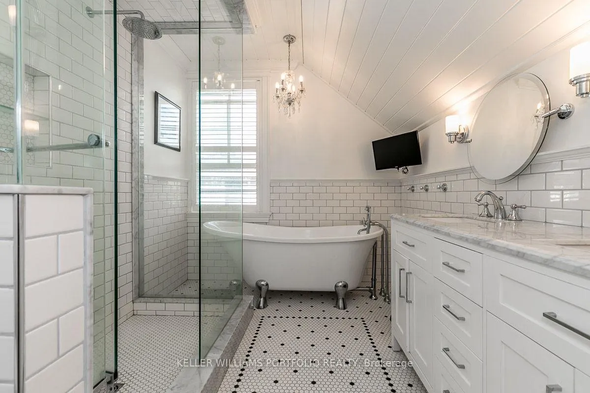 Photo 24 of 27 Catherine Avenue, Aurora, Aurora Village — HOMEH