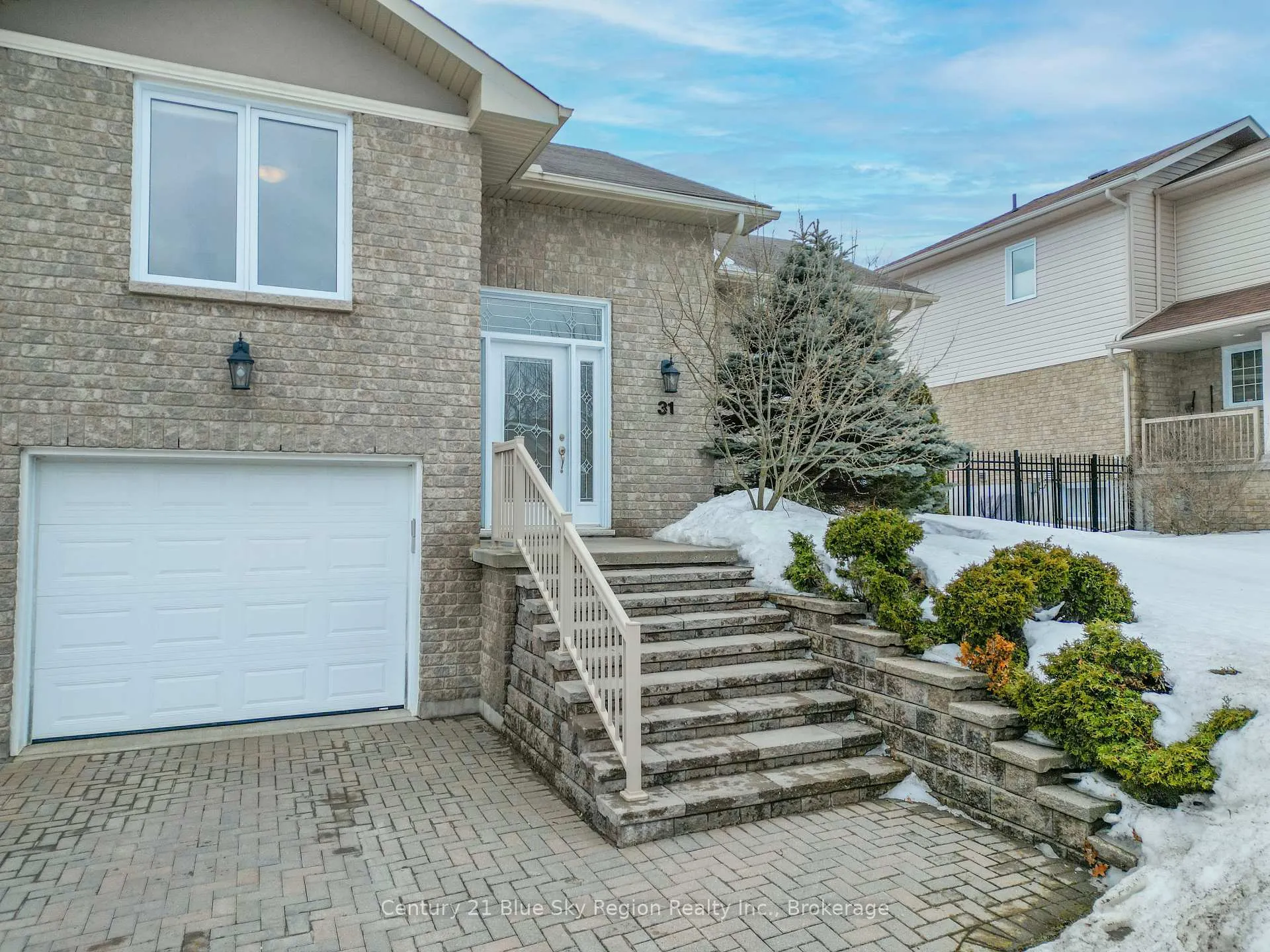 Photo 4 of 31 Vermont Crescent, North Bay, Airport — HOMEH
