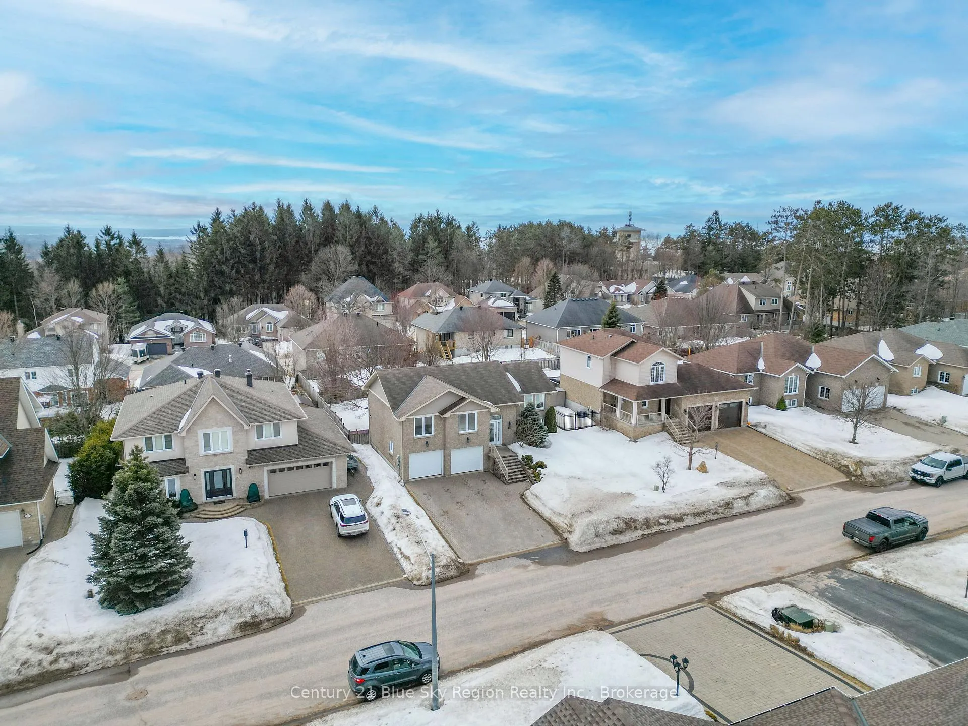 Photo 8 of 31 Vermont Crescent, North Bay, Airport — HOMEH