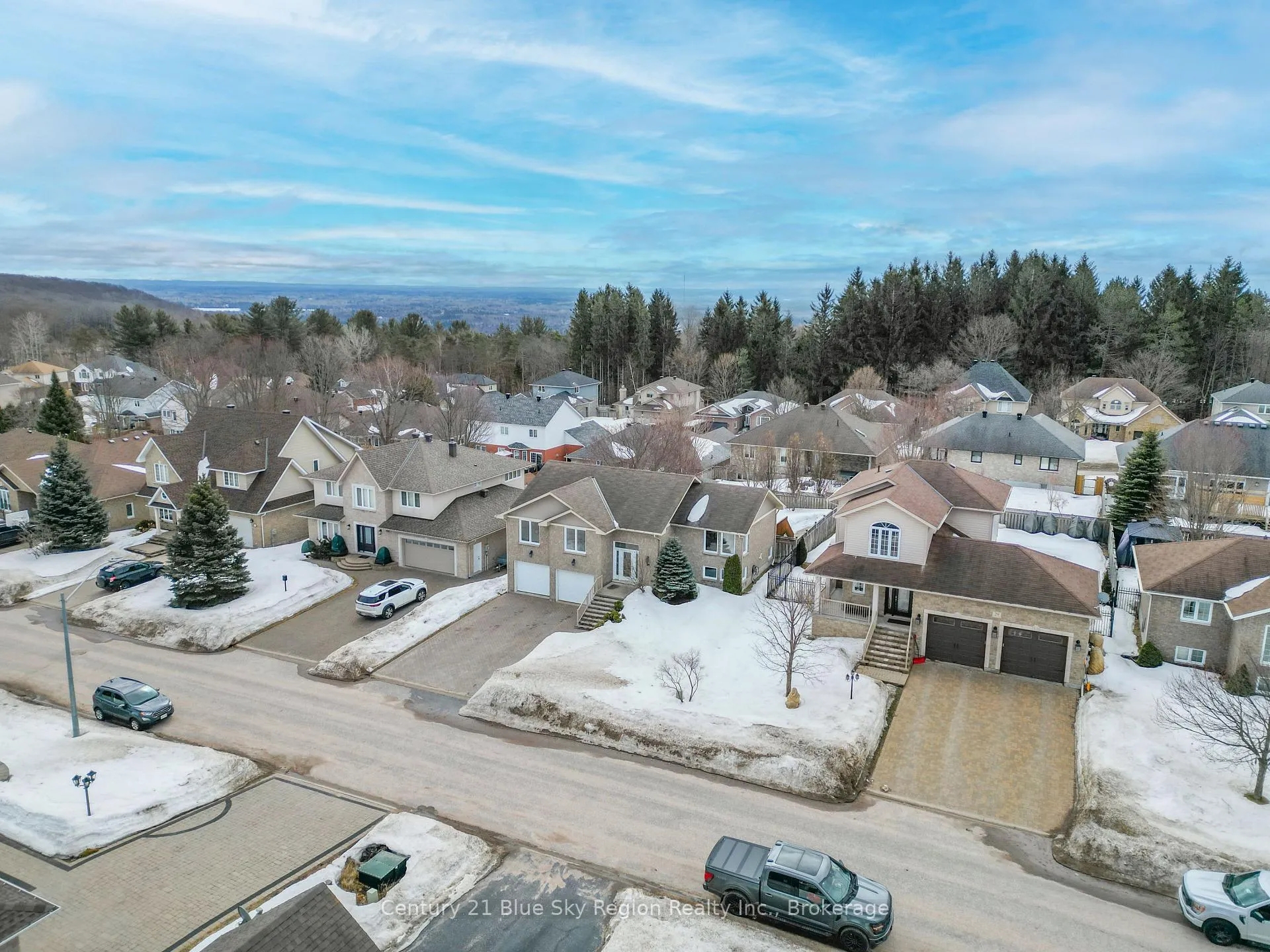 Photo 9 of 31 Vermont Crescent, North Bay, Airport — HOMEH