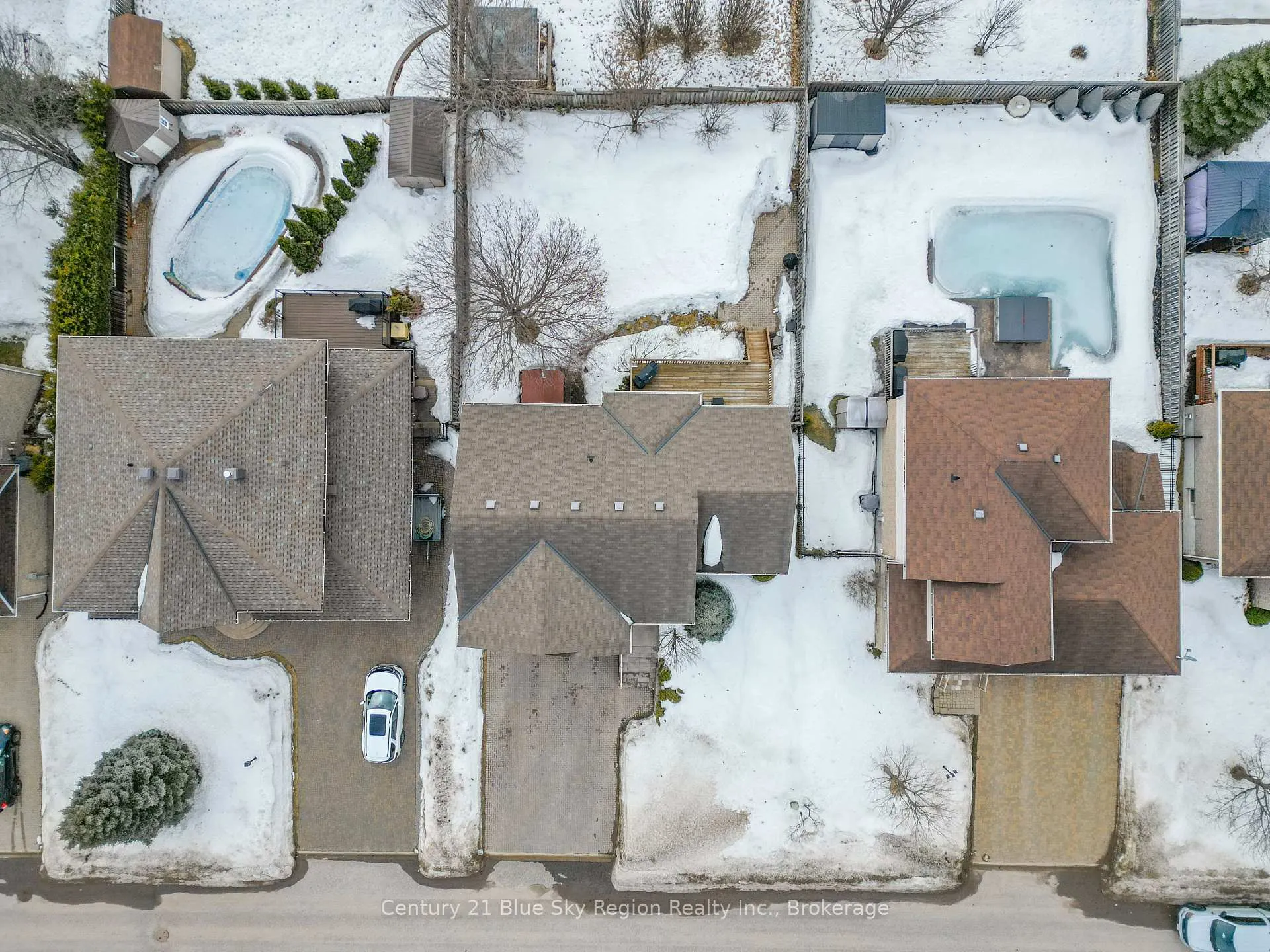 Photo 10 of 31 Vermont Crescent, North Bay, Airport — HOMEH