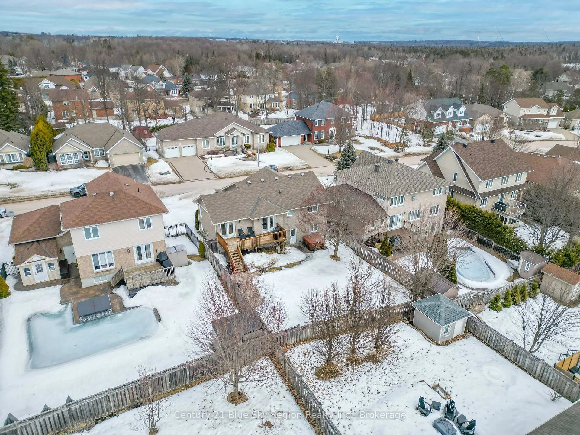 Photo 11 of 31 Vermont Crescent, North Bay, Airport — HOMEH