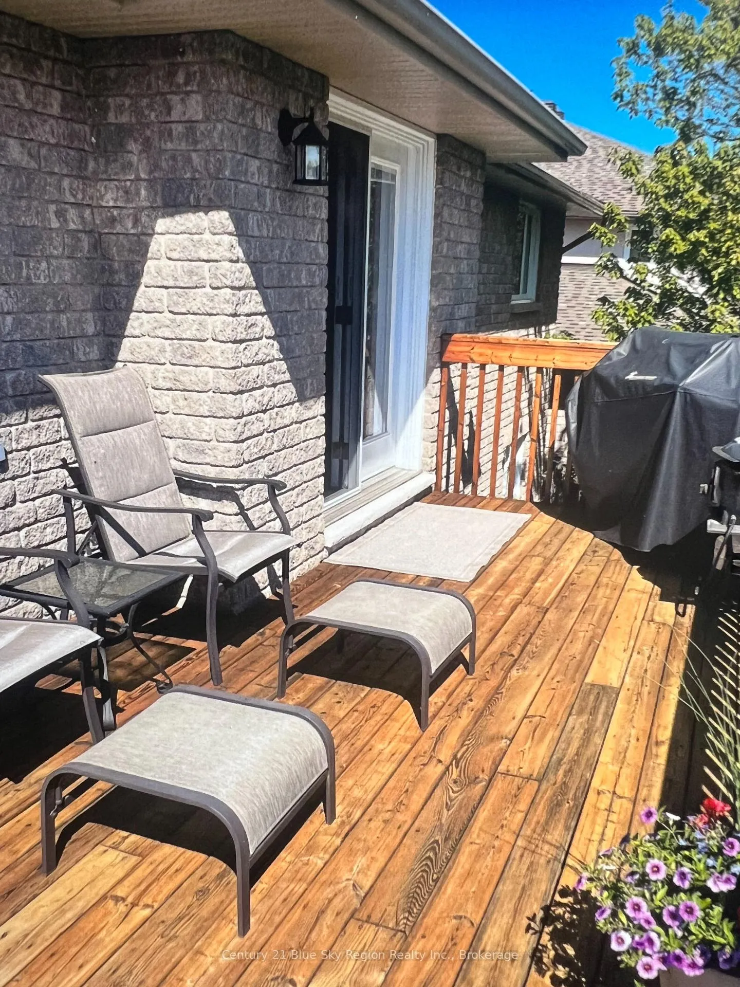 Photo 13 of 31 Vermont Crescent, North Bay, Airport — HOMEH