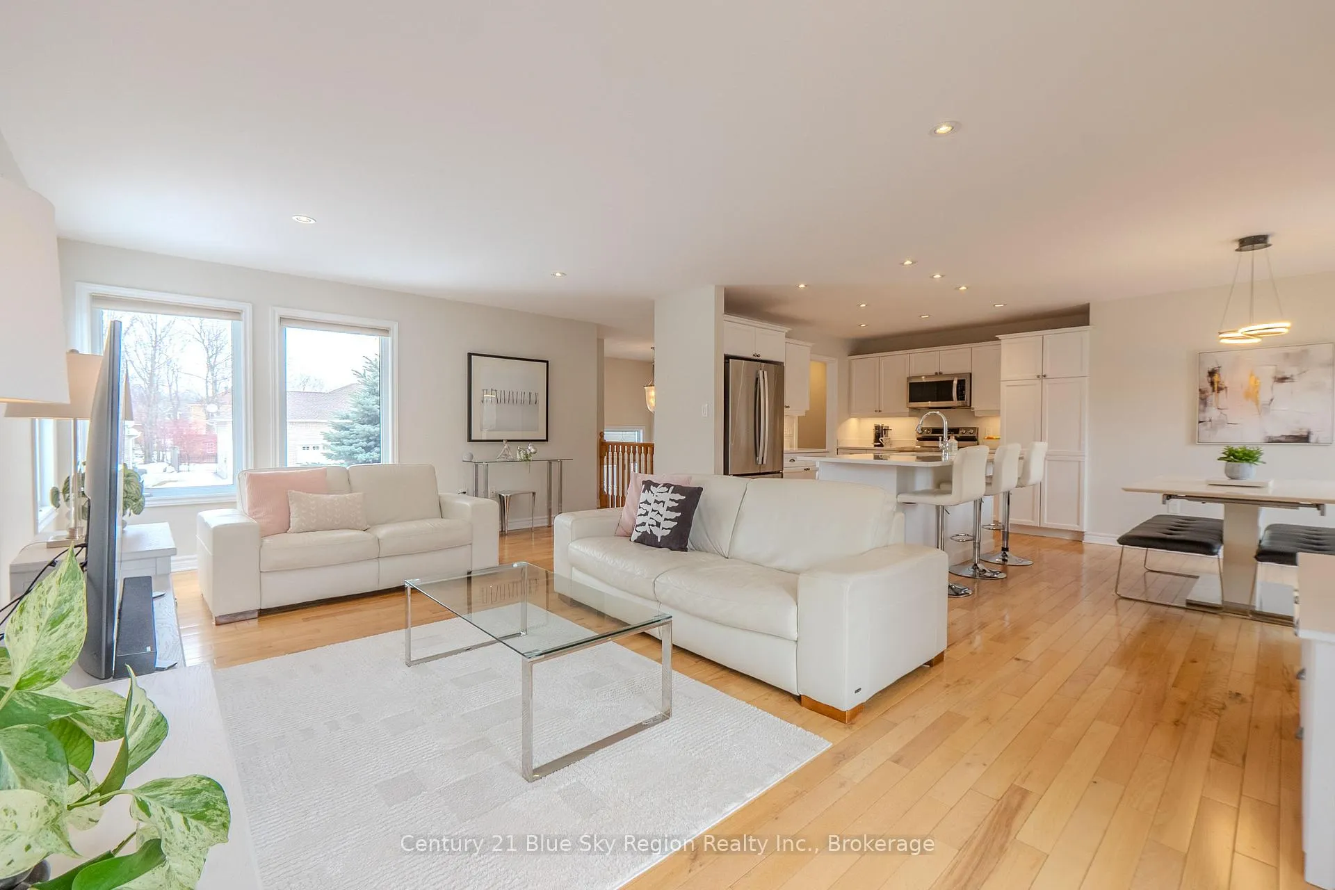 Photo 26 of 31 Vermont Crescent, North Bay, Airport — HOMEH