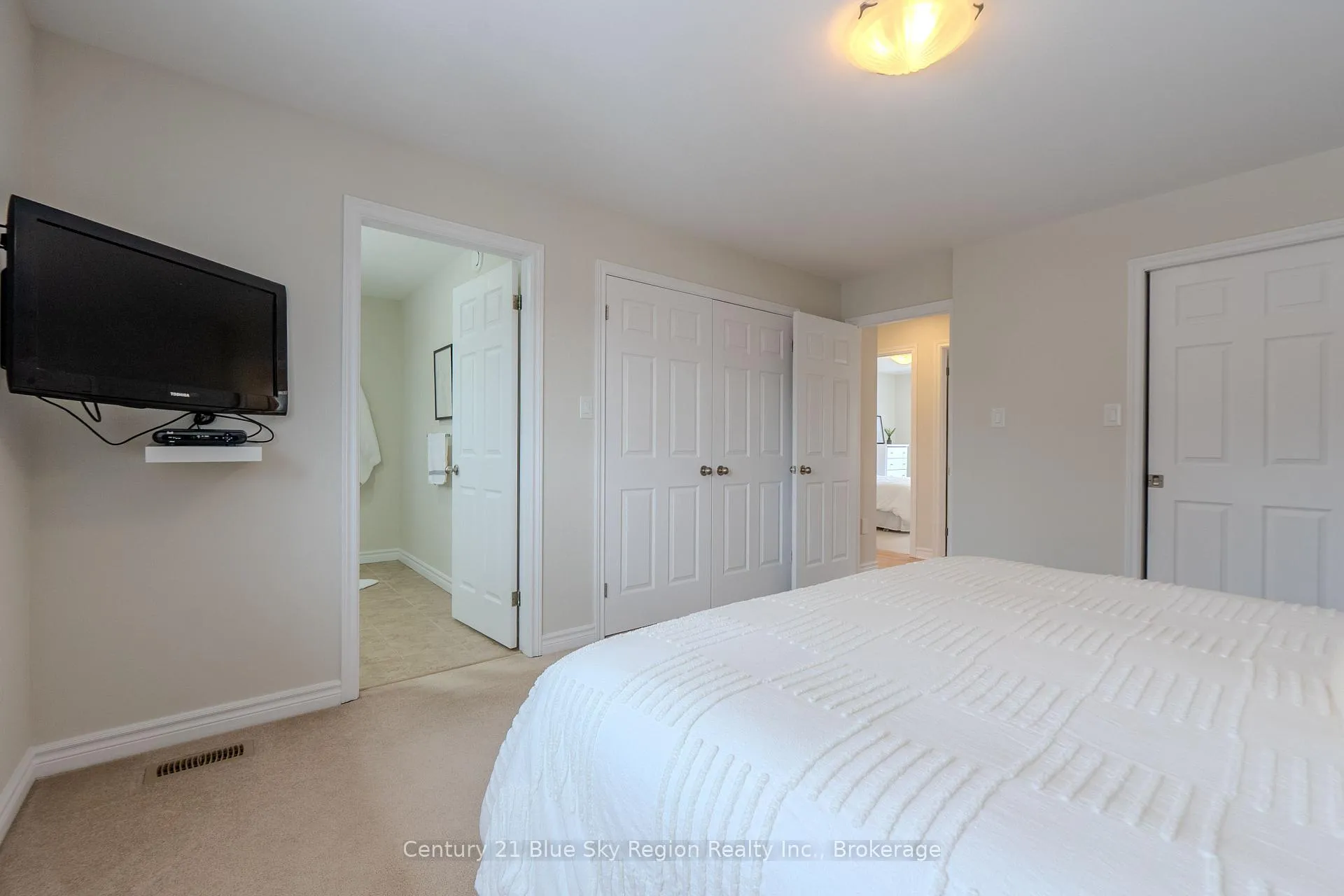 Photo 33 of 31 Vermont Crescent, North Bay, Airport — HOMEH
