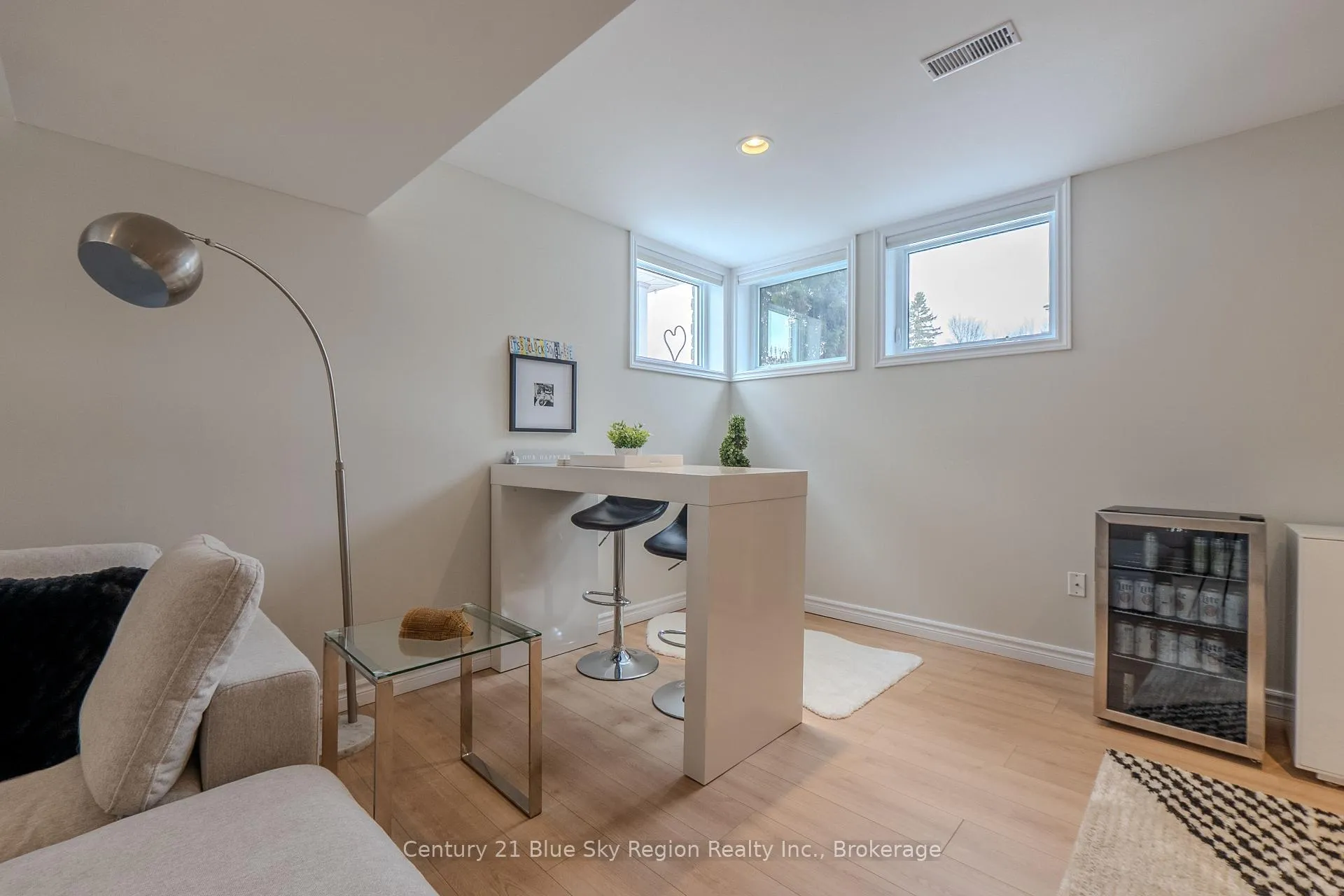 Photo 43 of 31 Vermont Crescent, North Bay, Airport — HOMEH