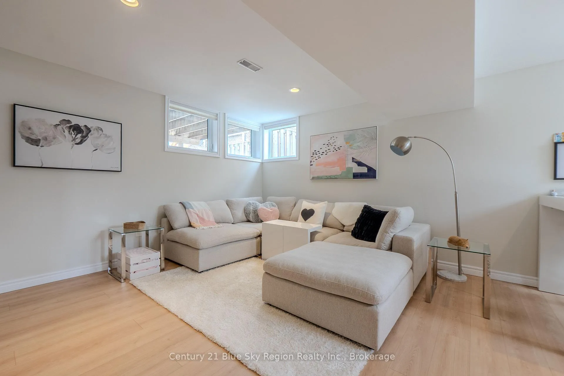 Photo 45 of 31 Vermont Crescent, North Bay, Airport — HOMEH