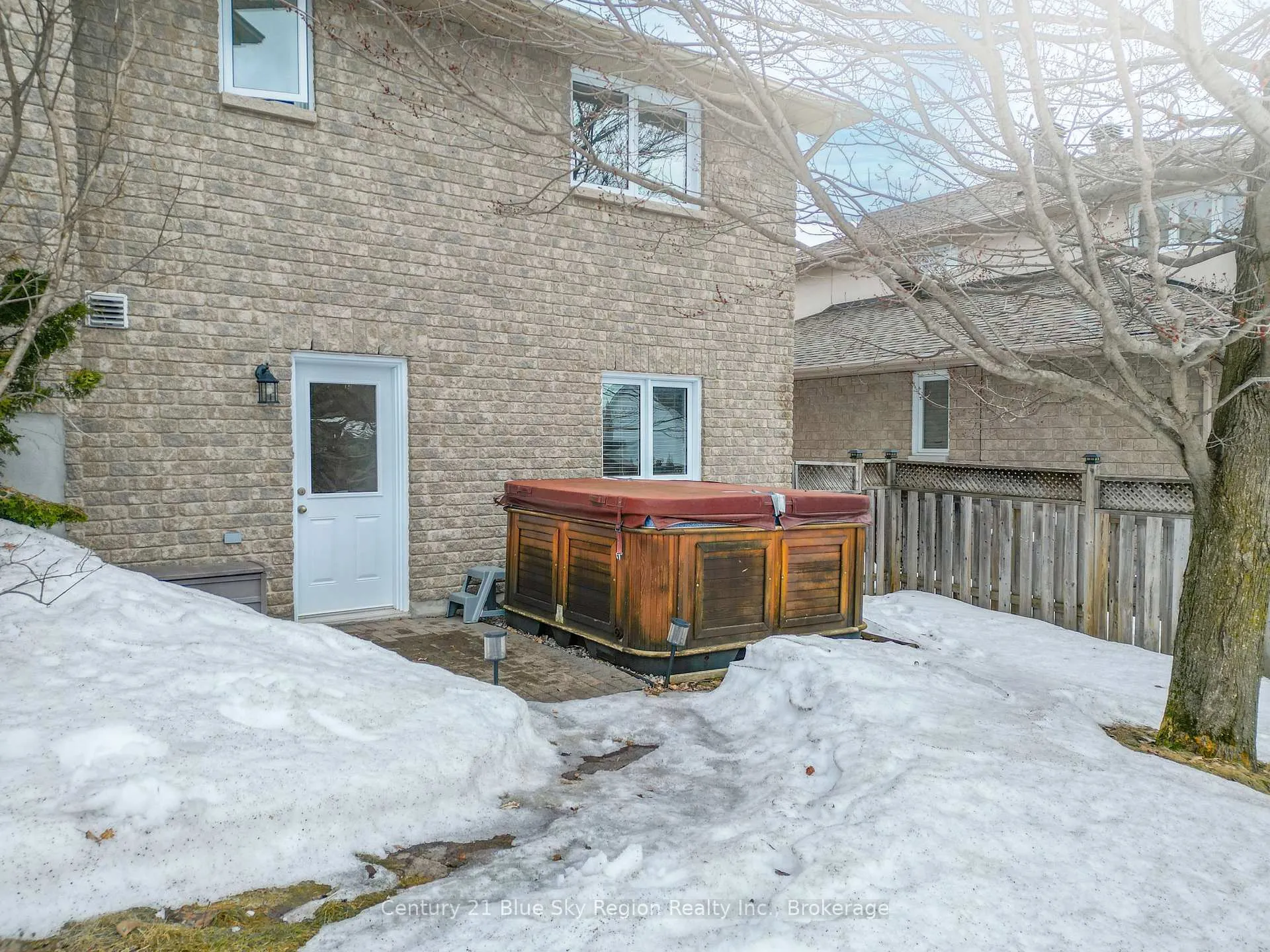 Photo 48 of 31 Vermont Crescent, North Bay, Airport — HOMEH
