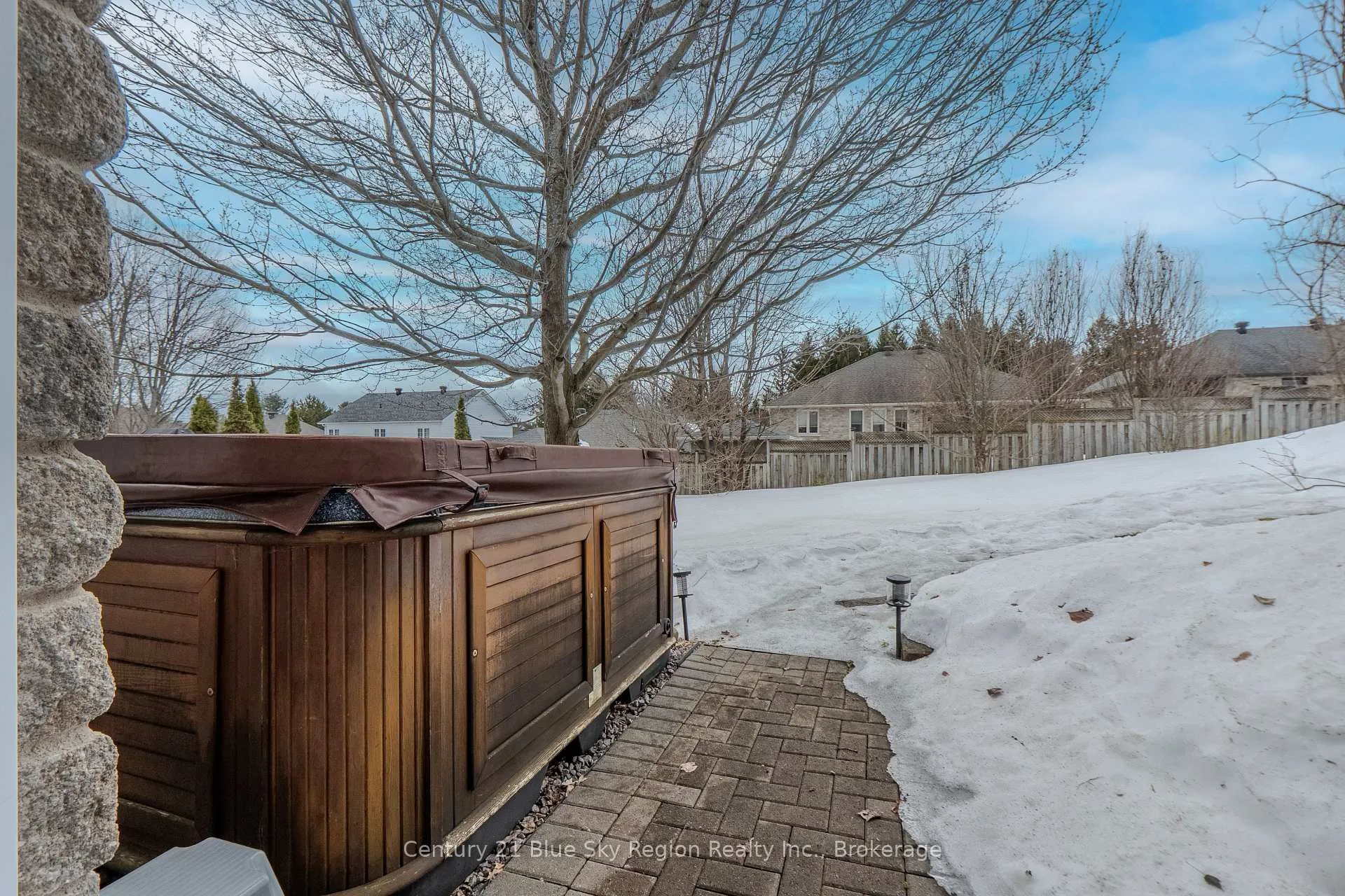 Photo 49 of 31 Vermont Crescent, North Bay, Airport — HOMEH