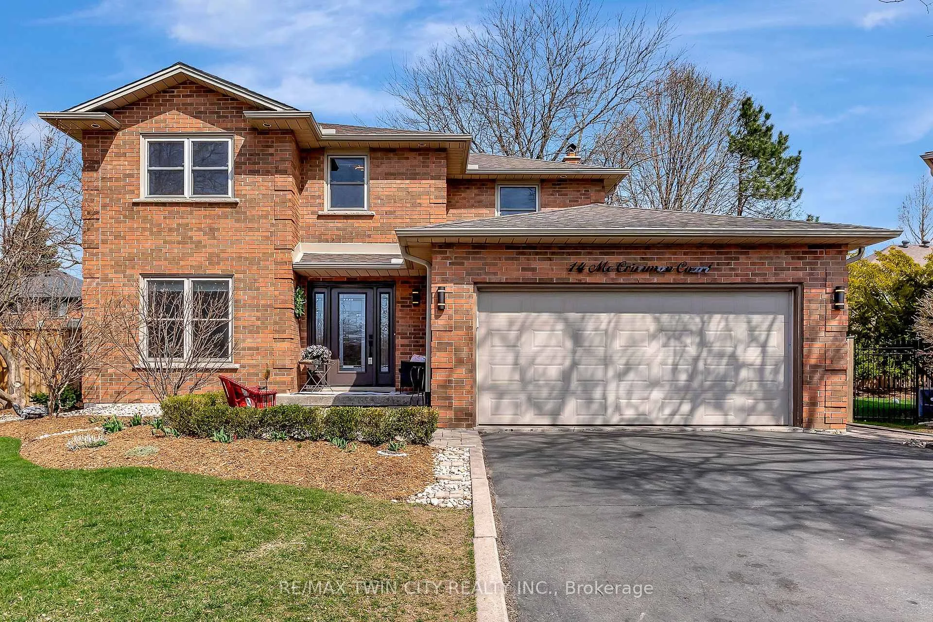 Photo 1 of 14 McCrimmon Court, Hamilton, Ancaster — HOMEH