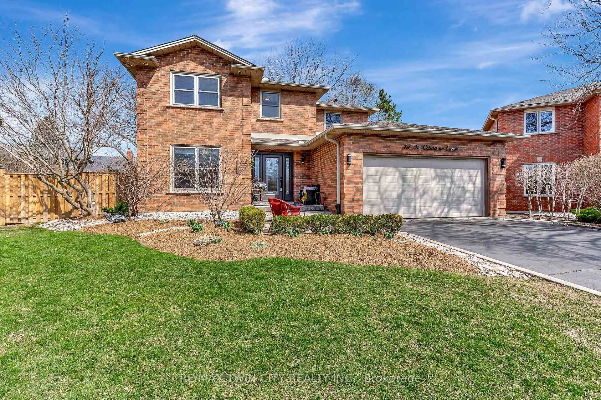Photo 2 of 14 McCrimmon Court, Hamilton, Ancaster — HOMEH