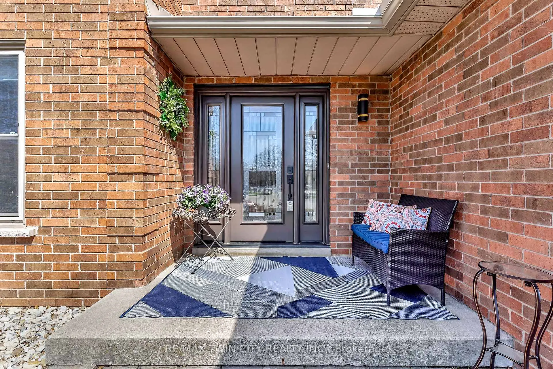 Photo 3 of 14 McCrimmon Court, Hamilton, Ancaster — HOMEH
