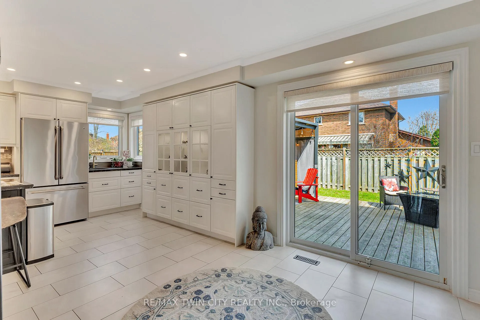Photo 12 of 14 McCrimmon Court, Hamilton, Ancaster — HOMEH