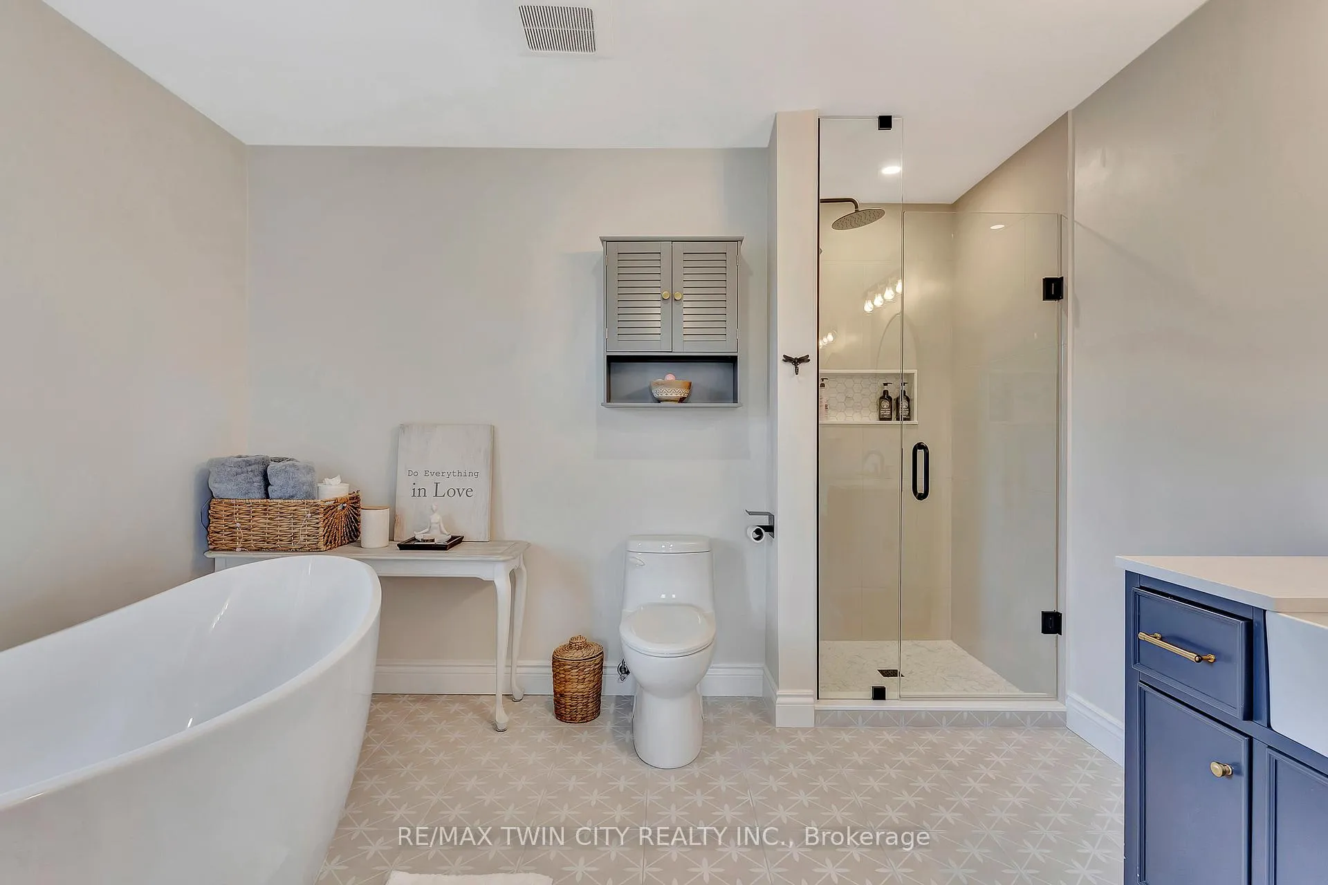 Photo 23 of 14 McCrimmon Court, Hamilton, Ancaster — HOMEH