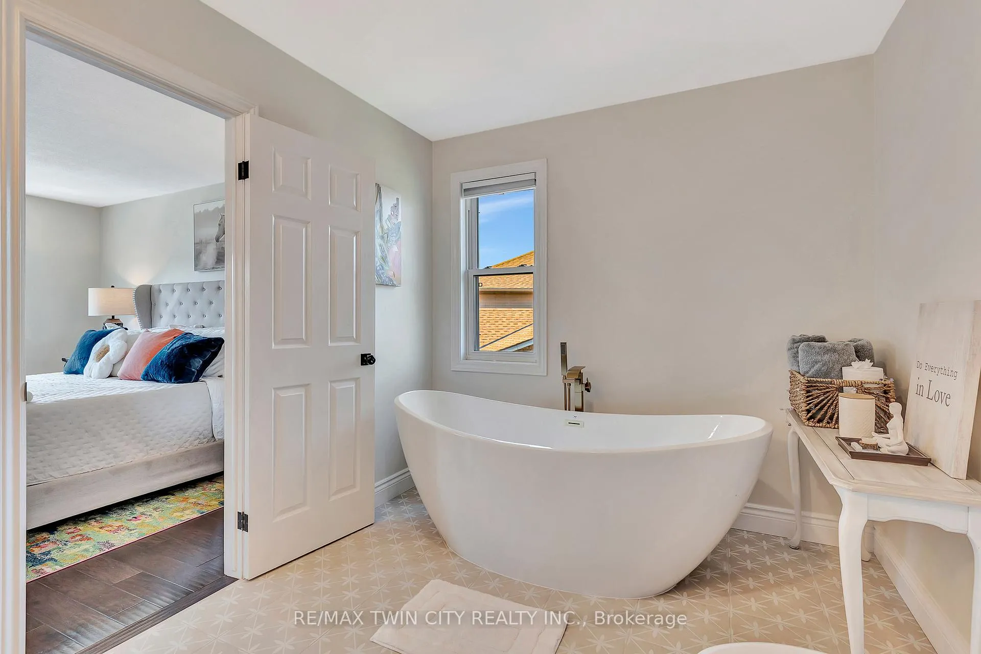 Photo 25 of 14 McCrimmon Court, Hamilton, Ancaster — HOMEH