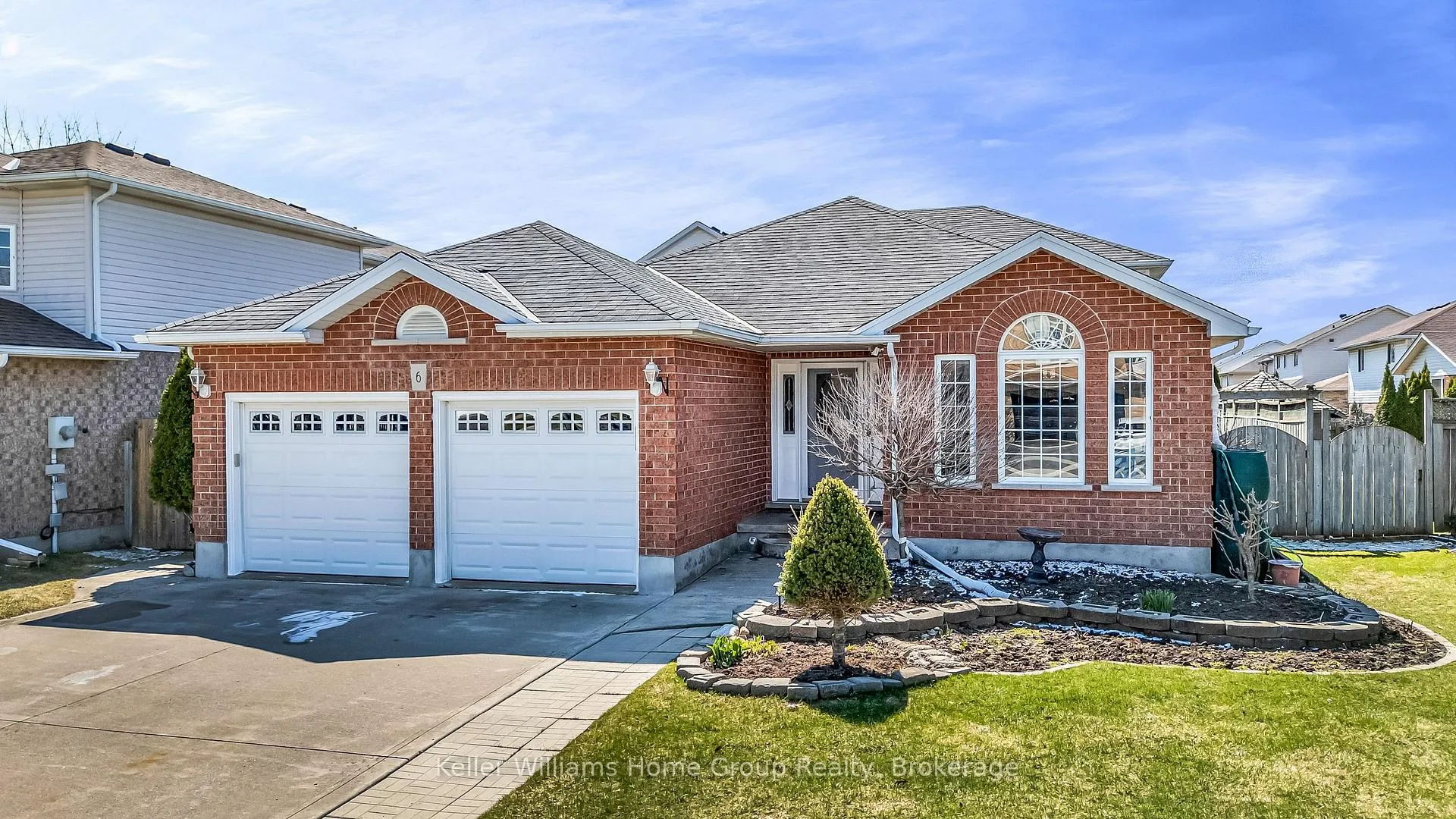 Photo 2 of 6 Gibbs Crescent, Guelph, Clairfields/Hanlon Business Park — HOMEH
