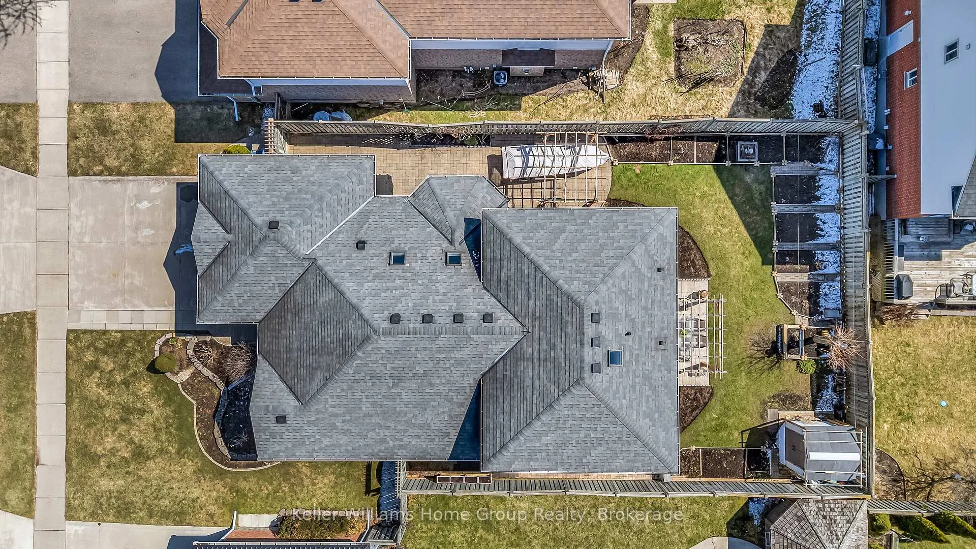 Photo 4 of 6 Gibbs Crescent, Guelph, Clairfields/Hanlon Business Park — HOMEH
