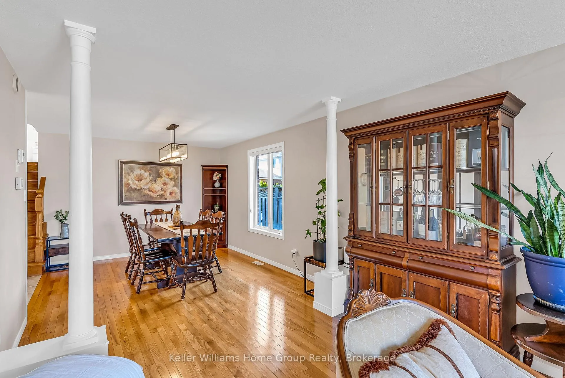 Photo 9 of 6 Gibbs Crescent, Guelph, Clairfields/Hanlon Business Park — HOMEH