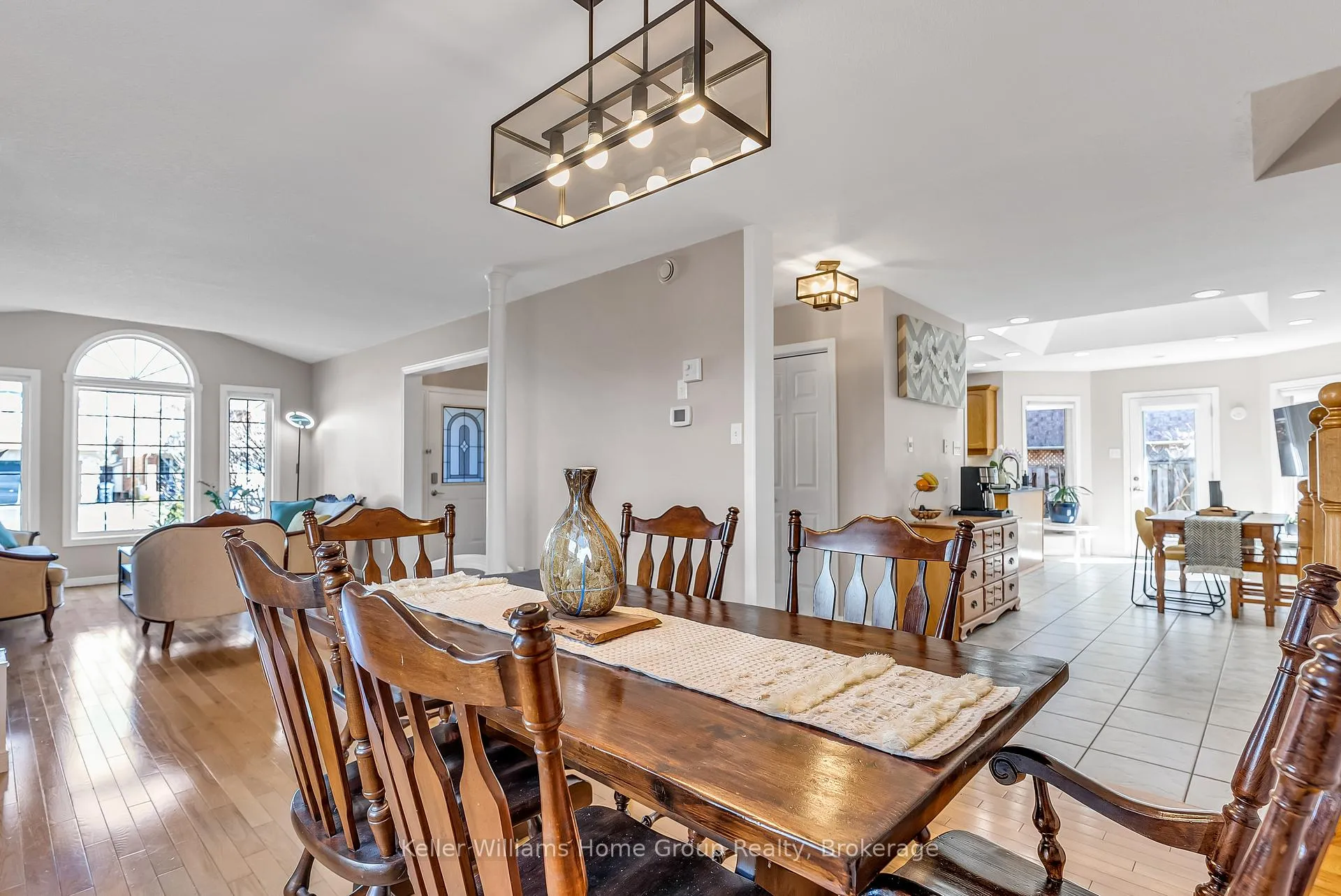 Photo 11 of 6 Gibbs Crescent, Guelph, Clairfields/Hanlon Business Park — HOMEH